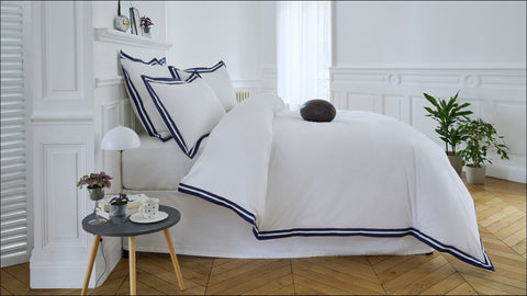 Comforter cover in white cotton percale with navy trim - Image 3