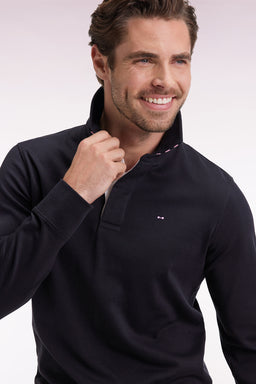 Long-sleeved jersey in black with striped collar underneath