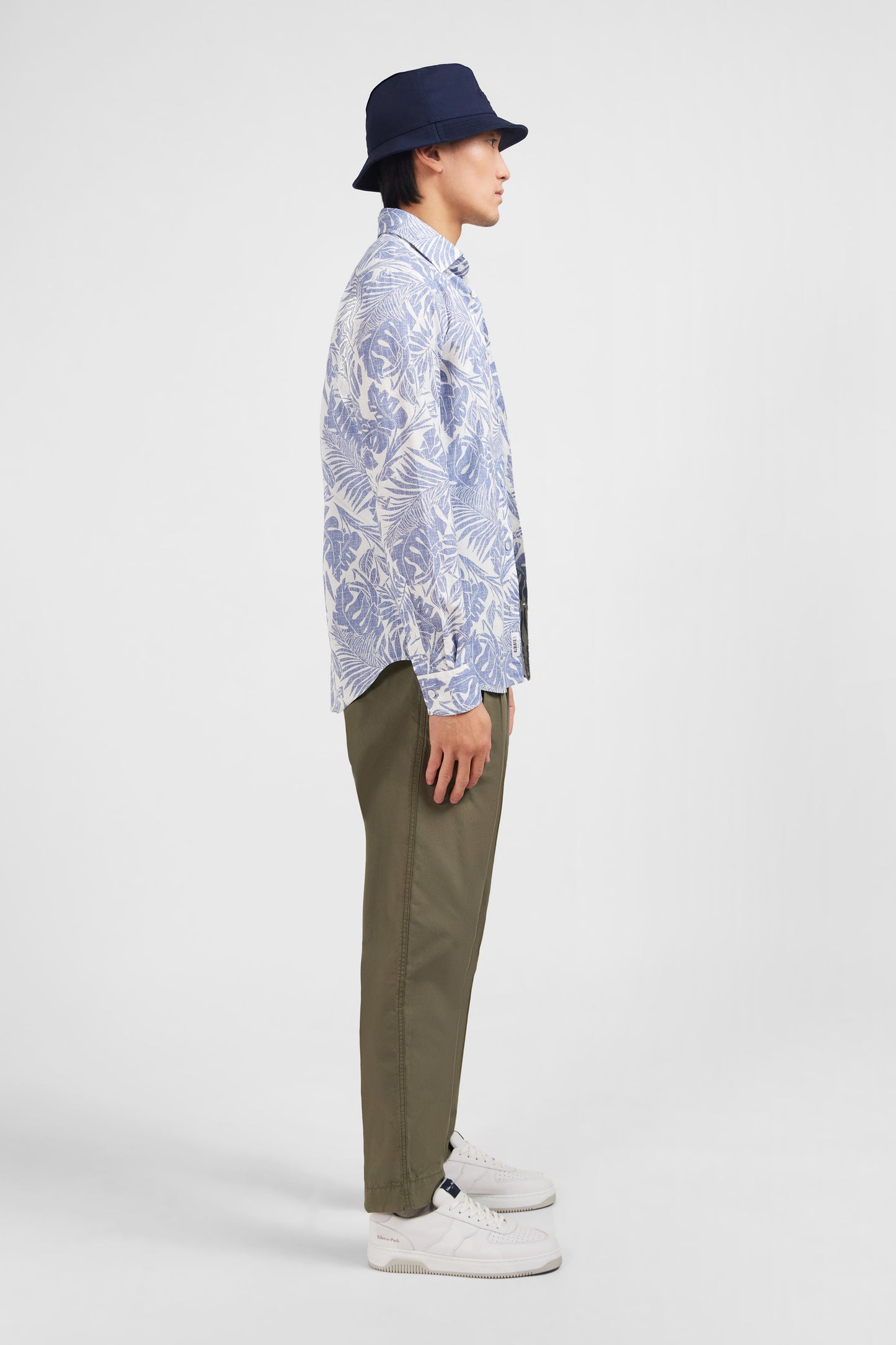 Shirt with an exclusive leaves print