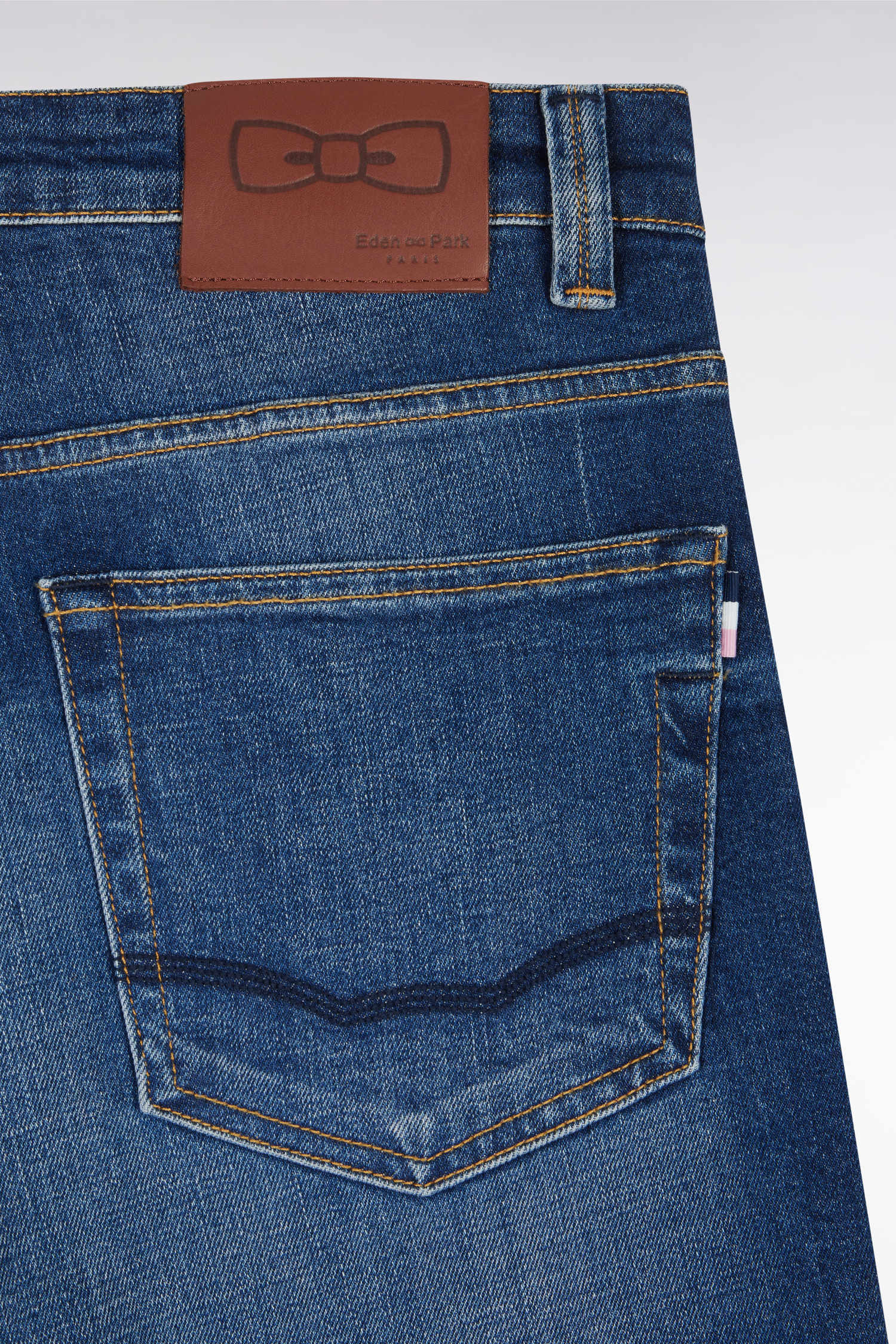 Jean 5 poches en denim stretch foncé coupe droite