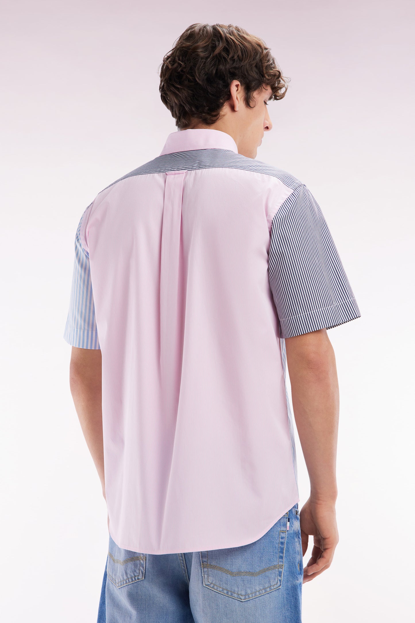 Straight short-sleeved shirt in striped pink and navy cotton
