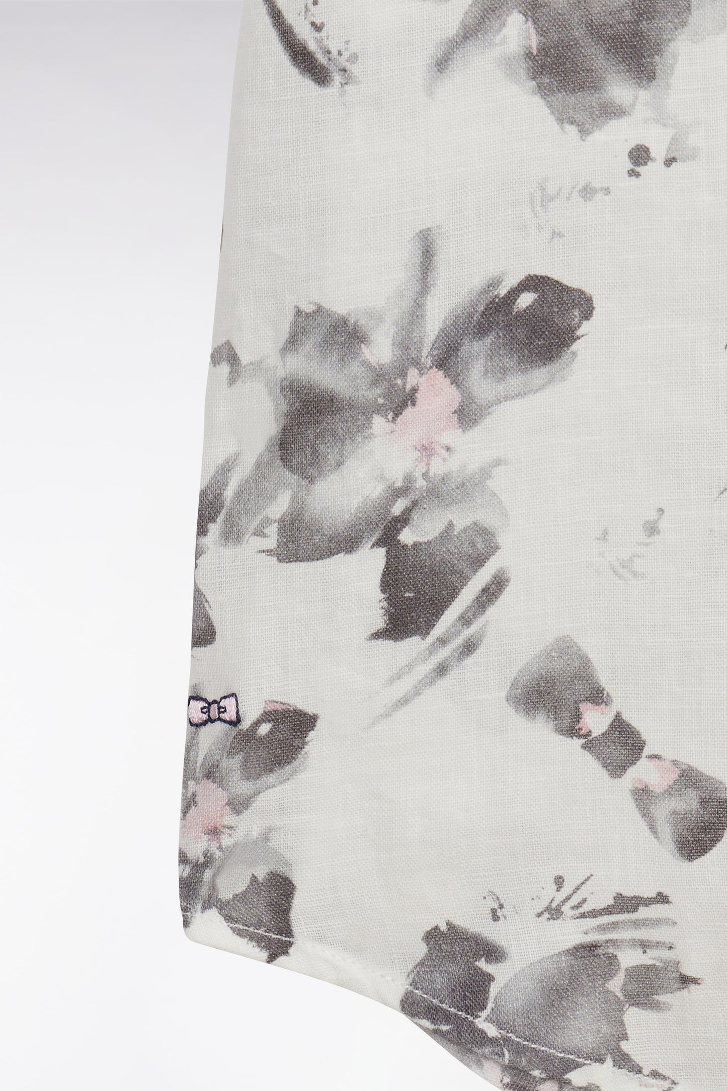 Slim-fit short-sleeved ecru linen shirt with grey floral print
