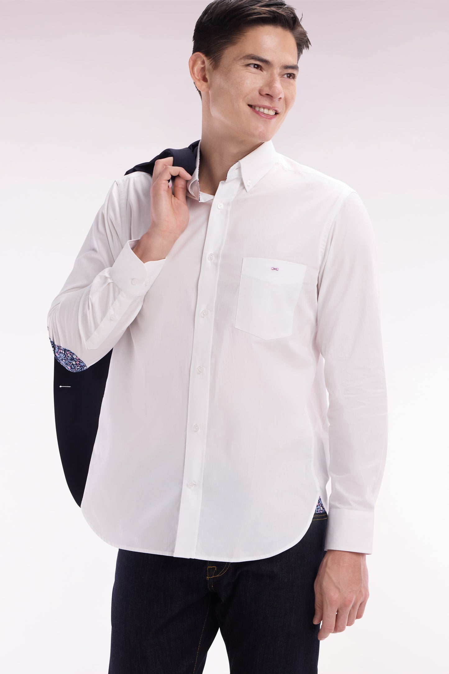 Straight-fit white cotton shirt with elbow patch