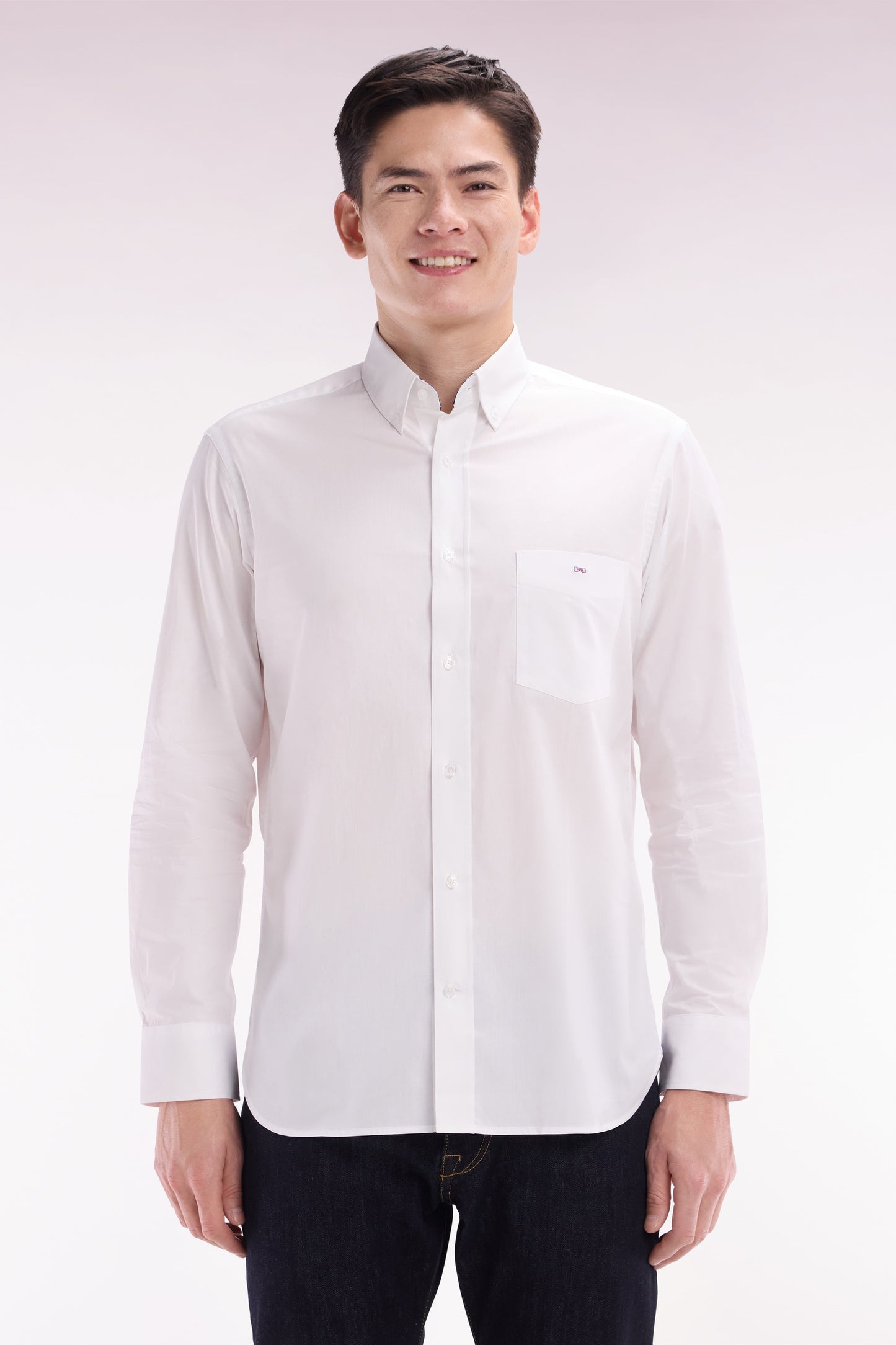 Straight-fit white cotton shirt with elbow patch