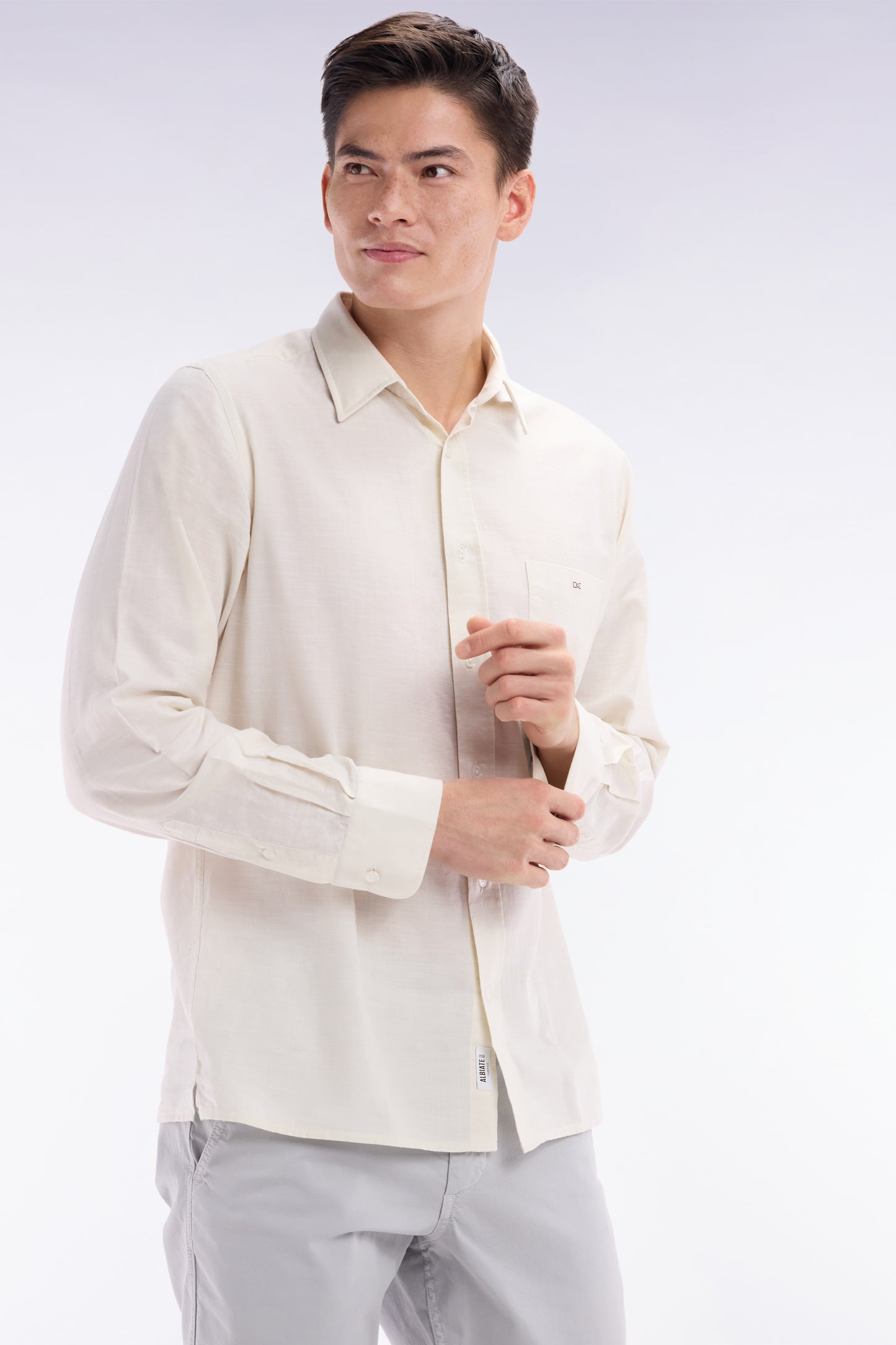 Chemise unie à poche plaquée en coton beige