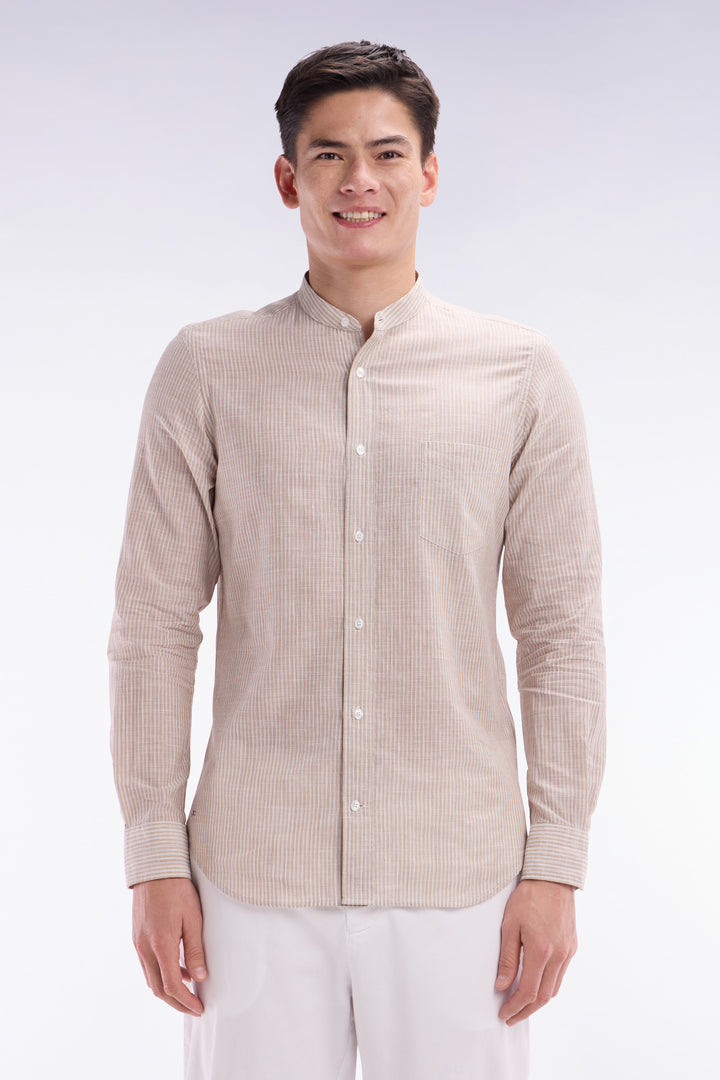 Chemise en coton et lin rayée beige à col Mao coupe ajustée