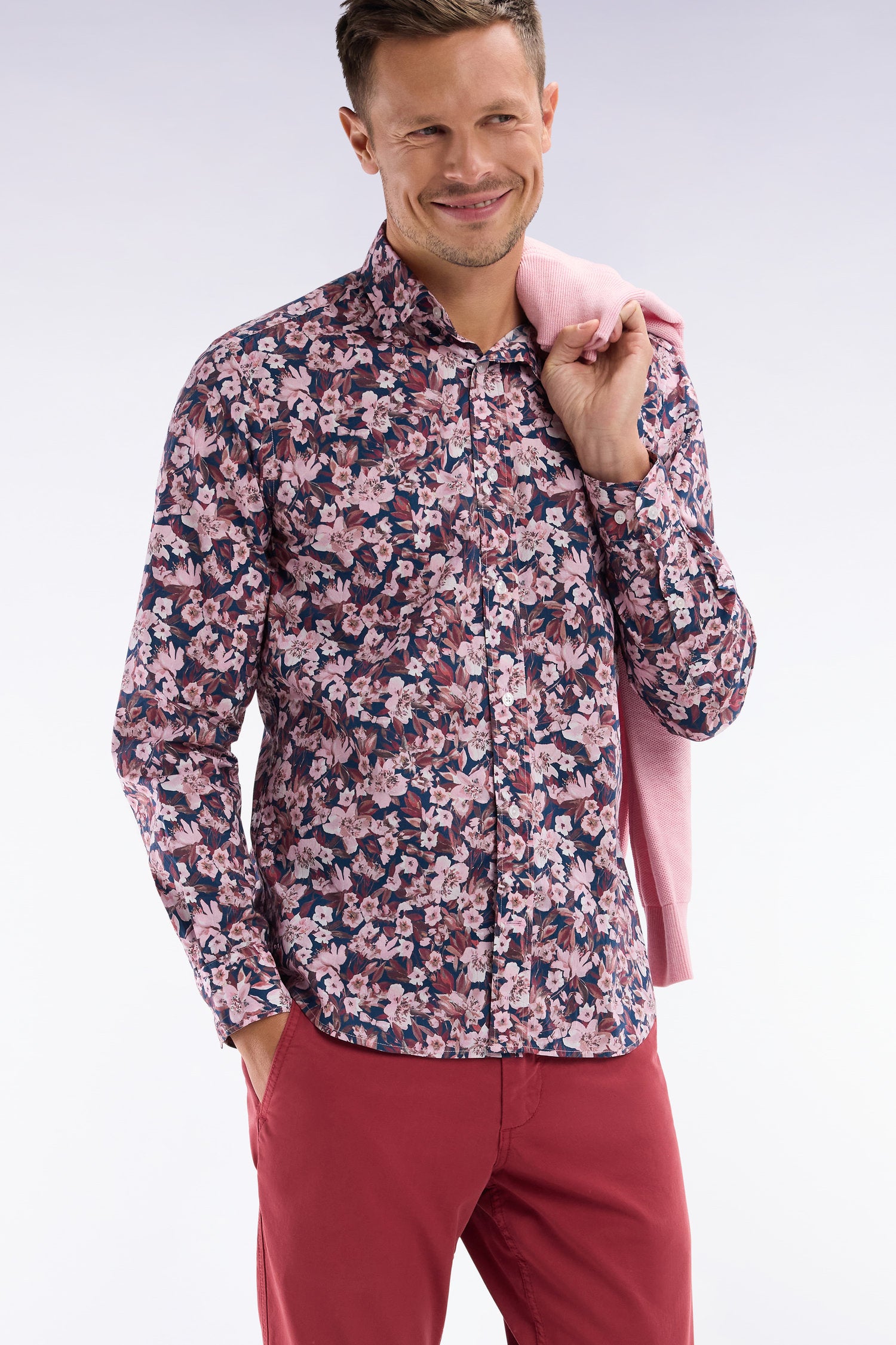 Chemise en popeline de coton à imprimé floral bordeaux coupe droite