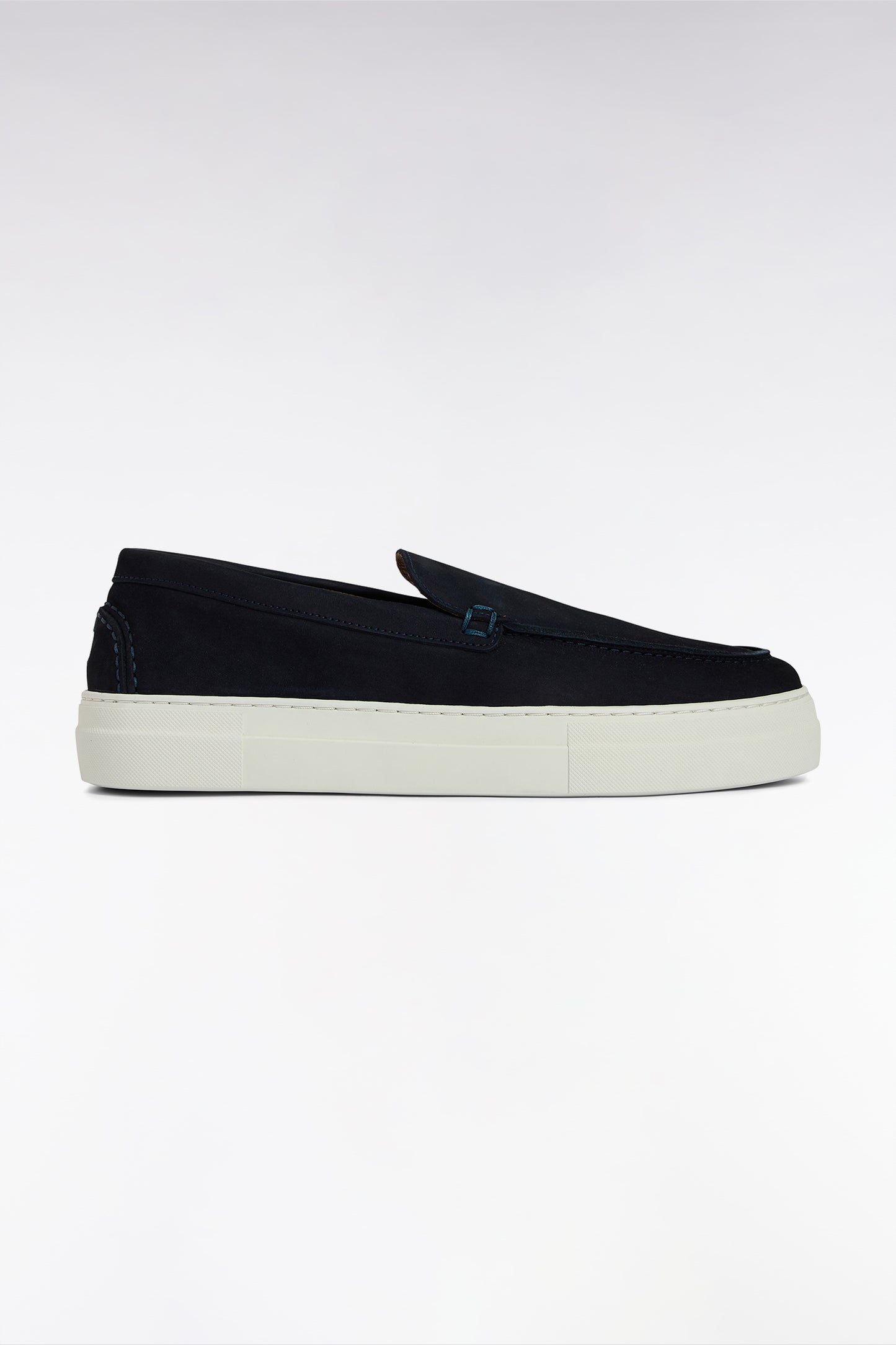 Loafers with sneakers soles in navy suede leather