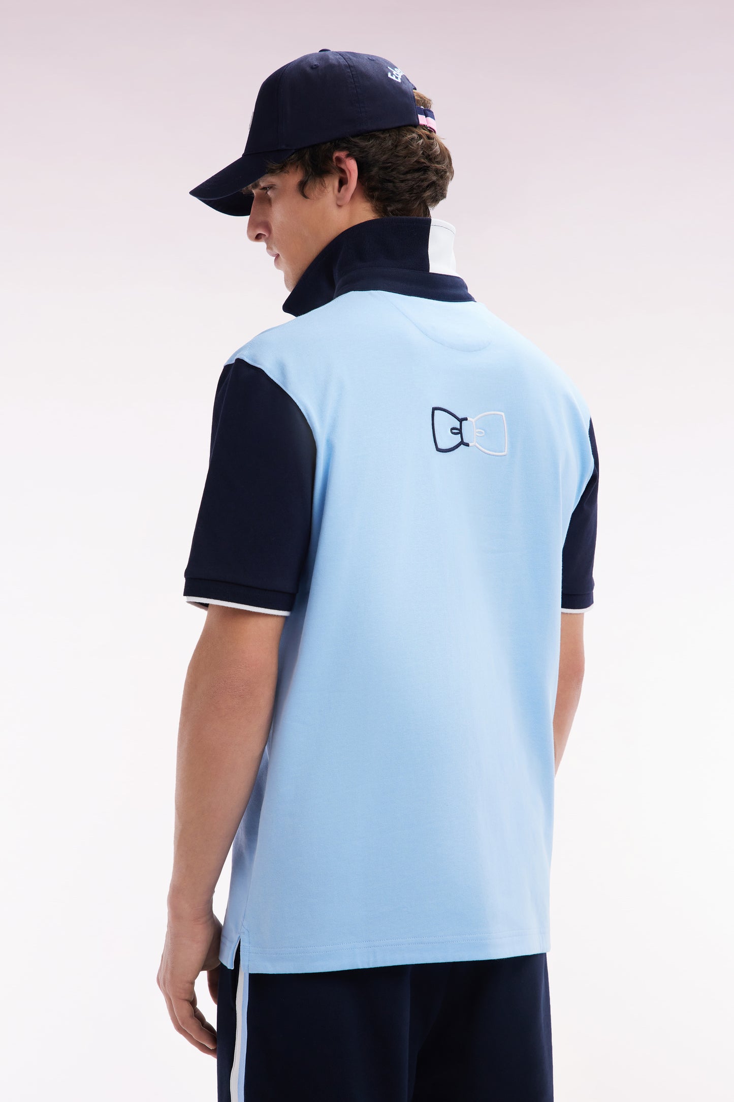 Relaxed-fit short-sleeved sky blue cotton jersey with two-tone collar