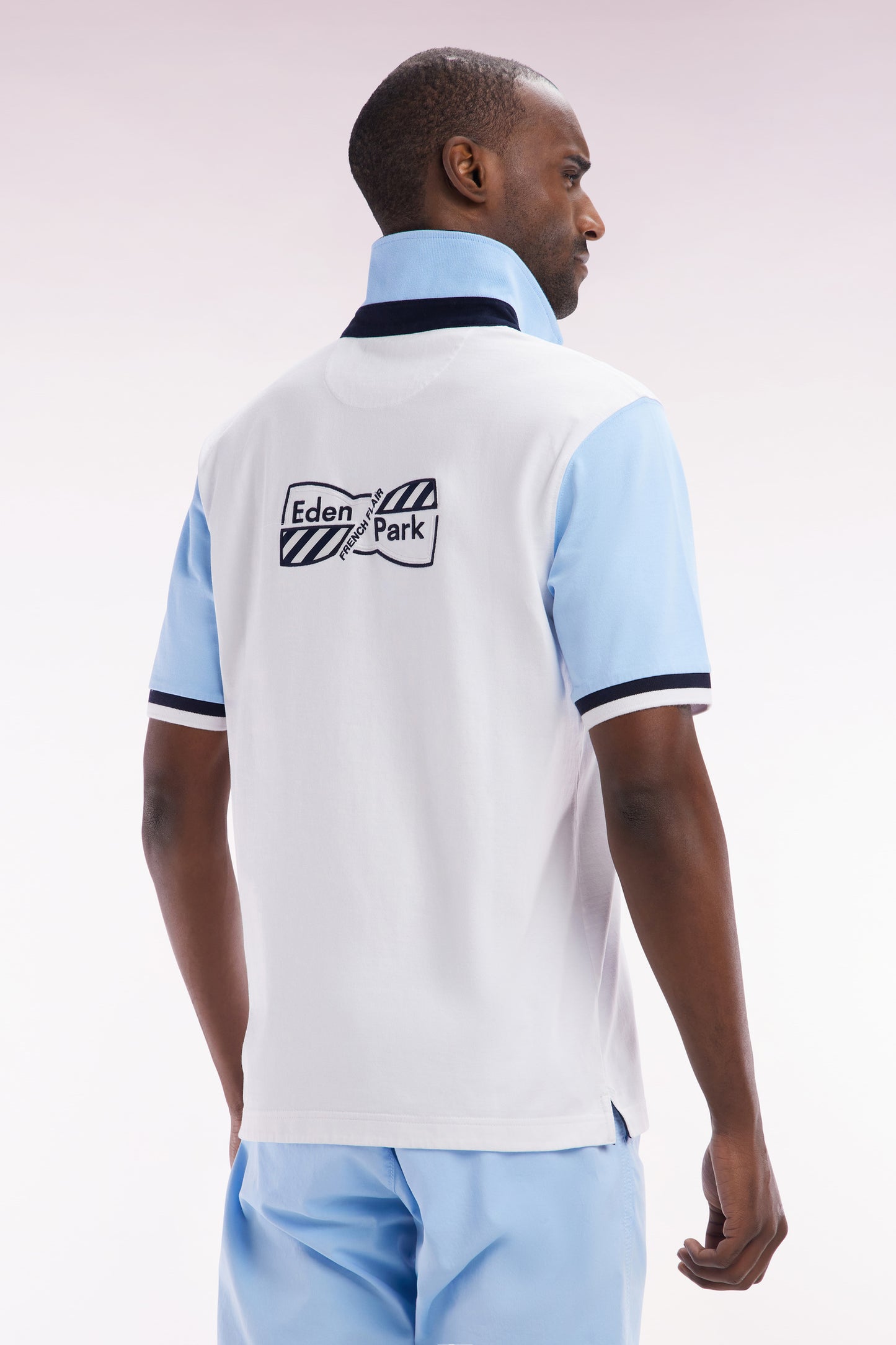 Straight-cut short-sleeved rugby shirt in sky blue cotton jersey with bow tie embroidery