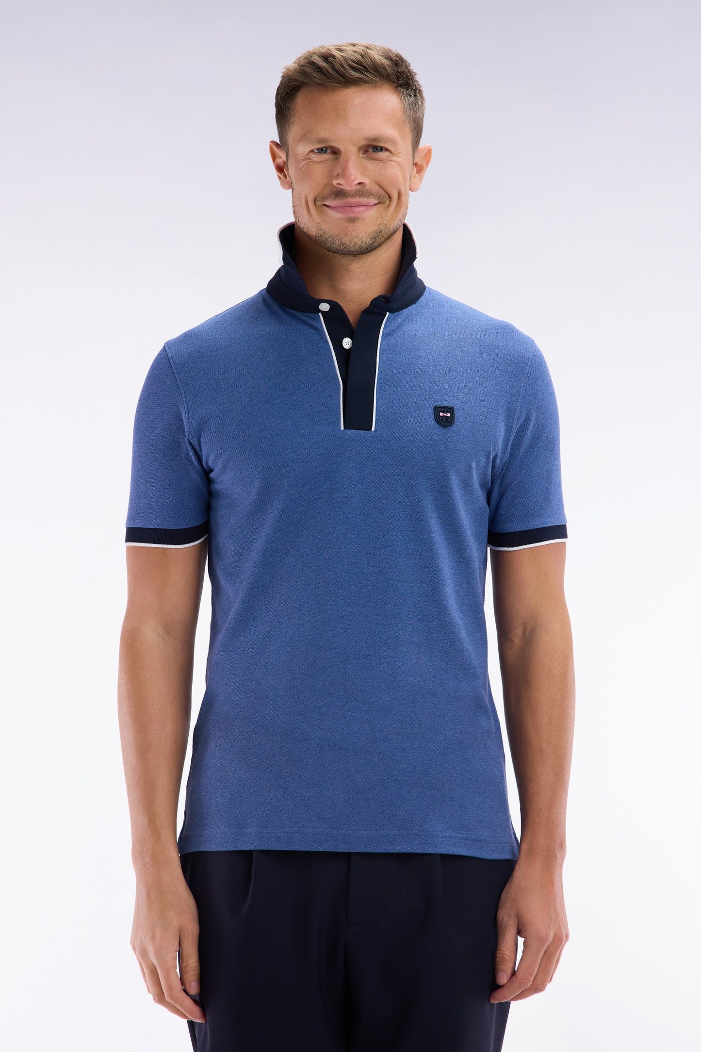 Slim-fit plain short-sleeved polo shirt in blue stretch cotton with contrasting piping