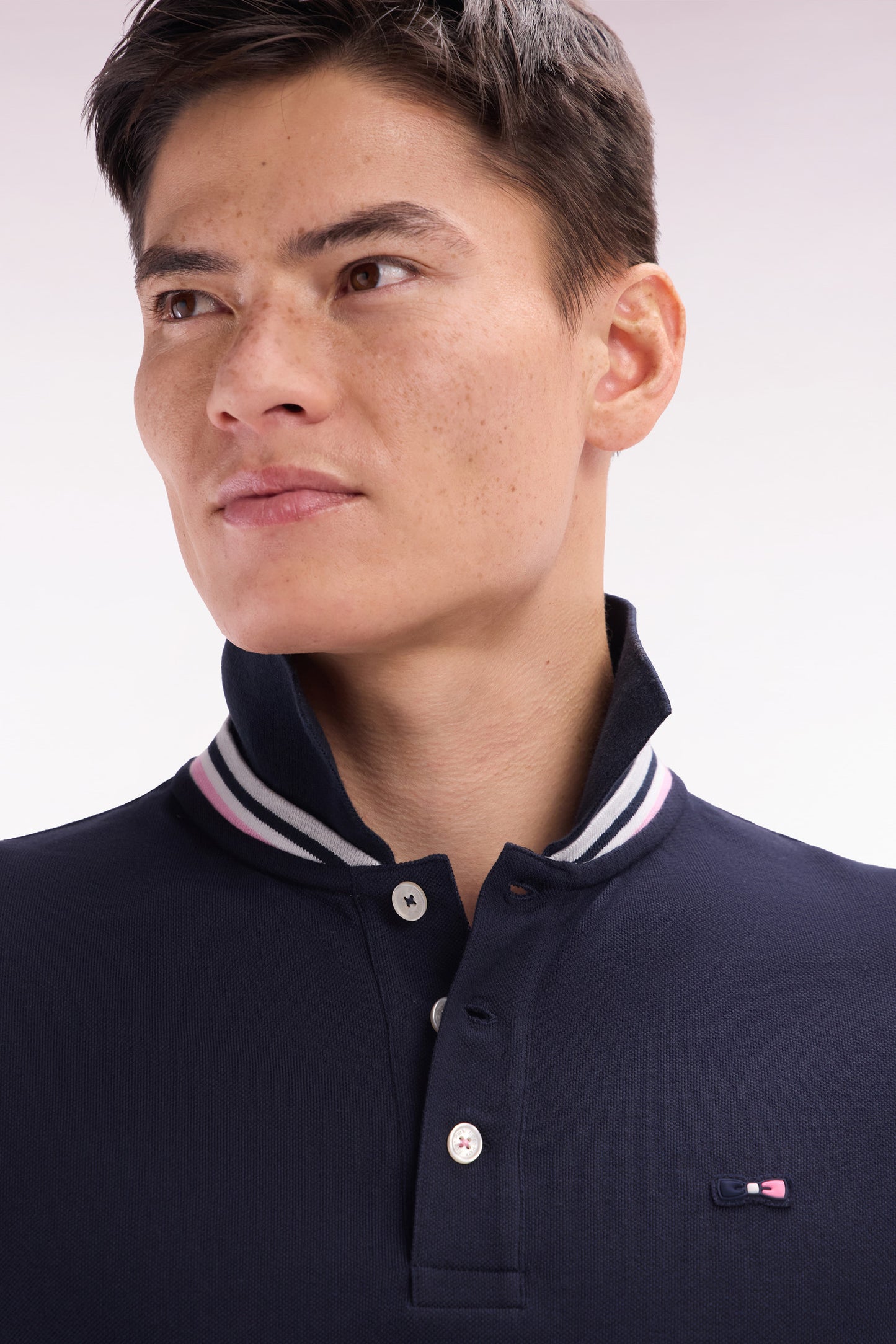 Straight-fit short-sleeved polo shirt in navy cotton piqué with tricolor embroidery