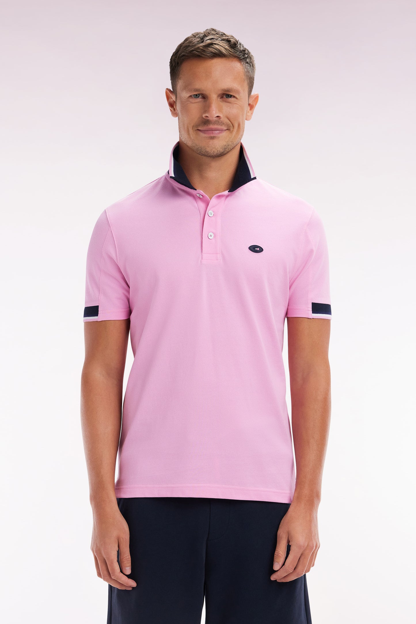 Straight-cut short-sleeved polo shirt in pink cotton with two-tone ribbed edges