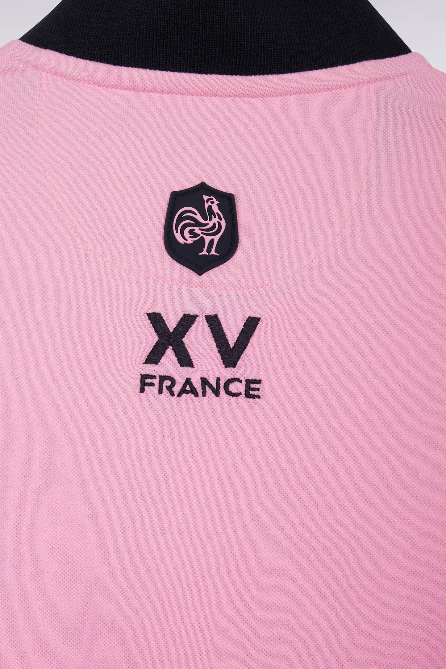 Straight-cut short-sleeved polo shirt in pink cotton with two-tone ribbed edges