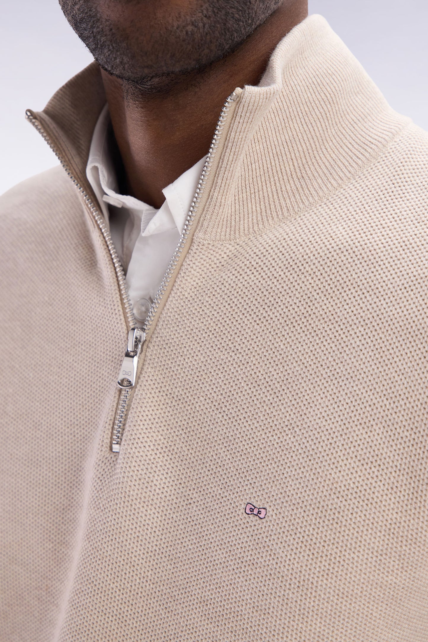 Straight-fit beige honeycomb cotton trucker collar jumper