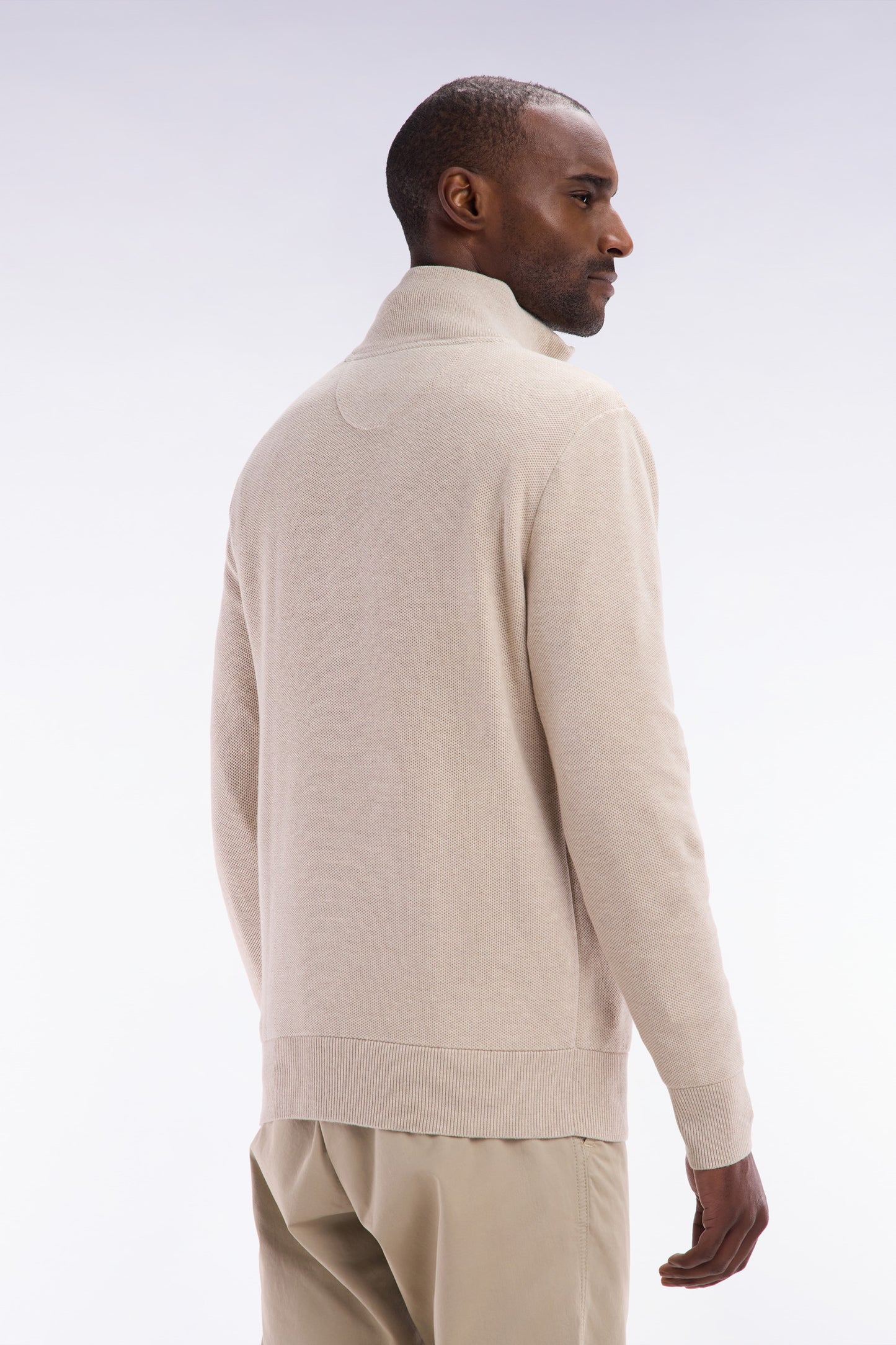 Straight-fit beige honeycomb cotton trucker collar jumper