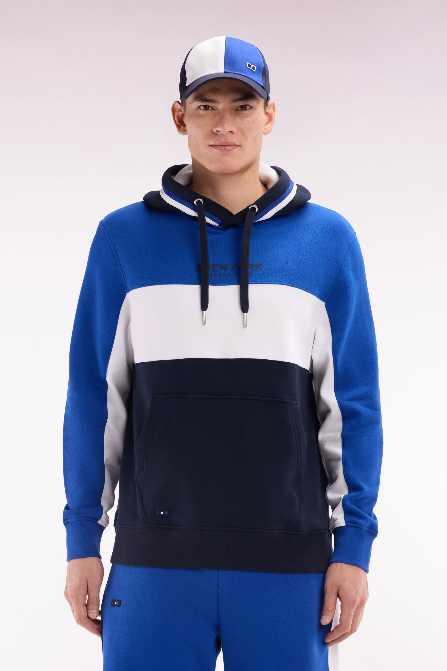 Sweatshirt à capuche en molleton coton tricolore bleu coupe décontractée