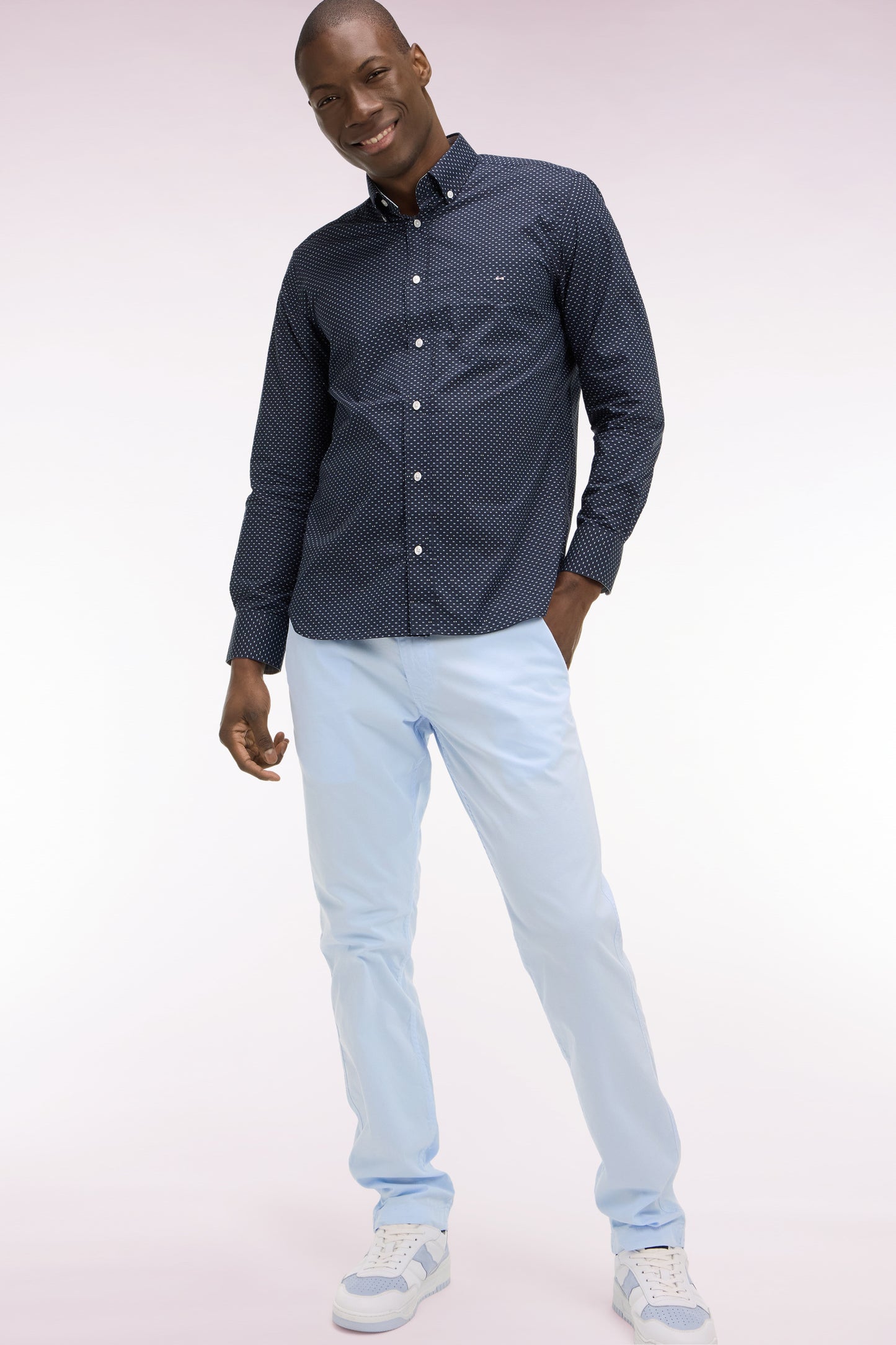 Pantalon chino regular en coton stretch ciel