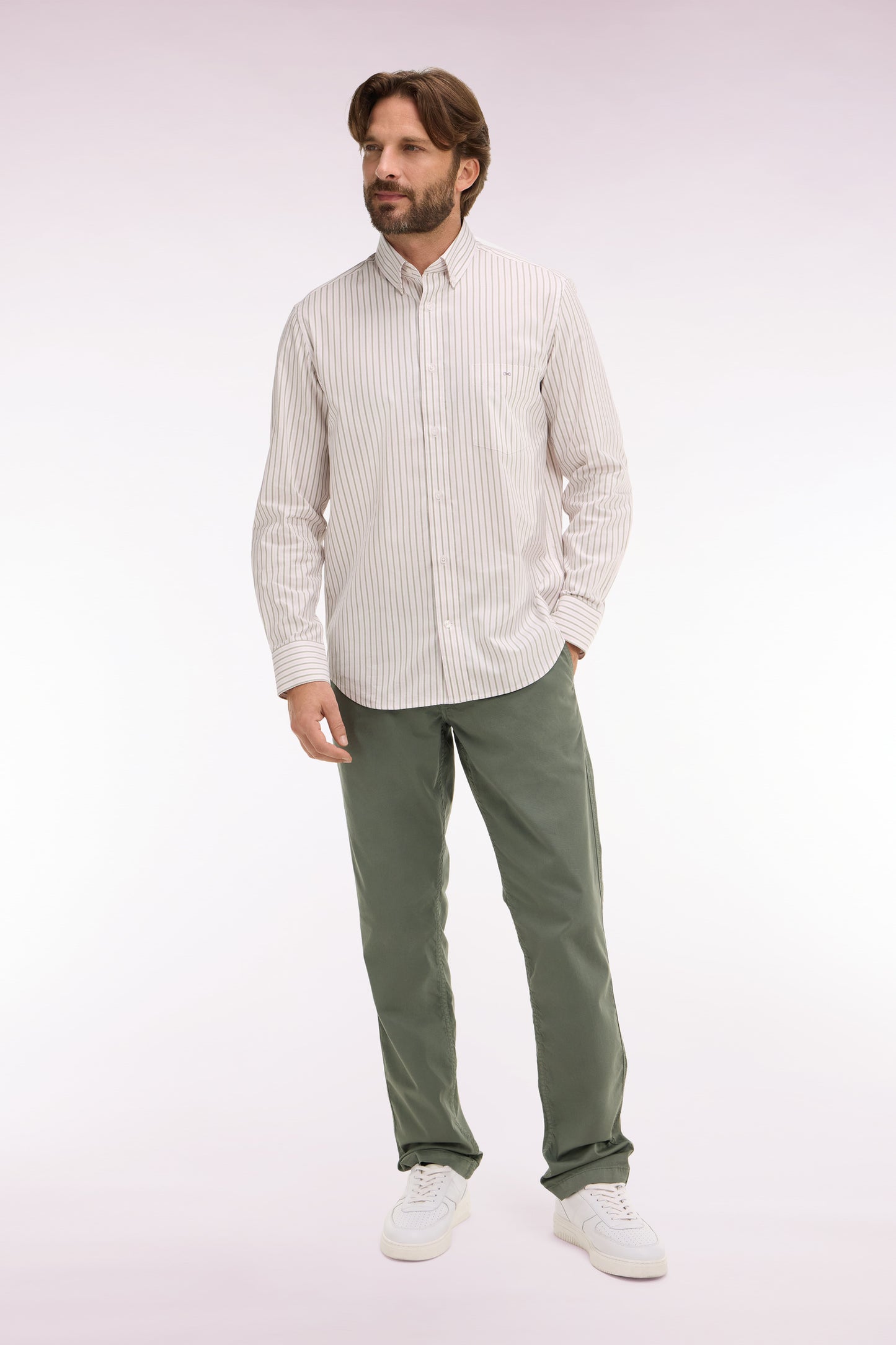 Pantalon chino regular en coton stretch kaki