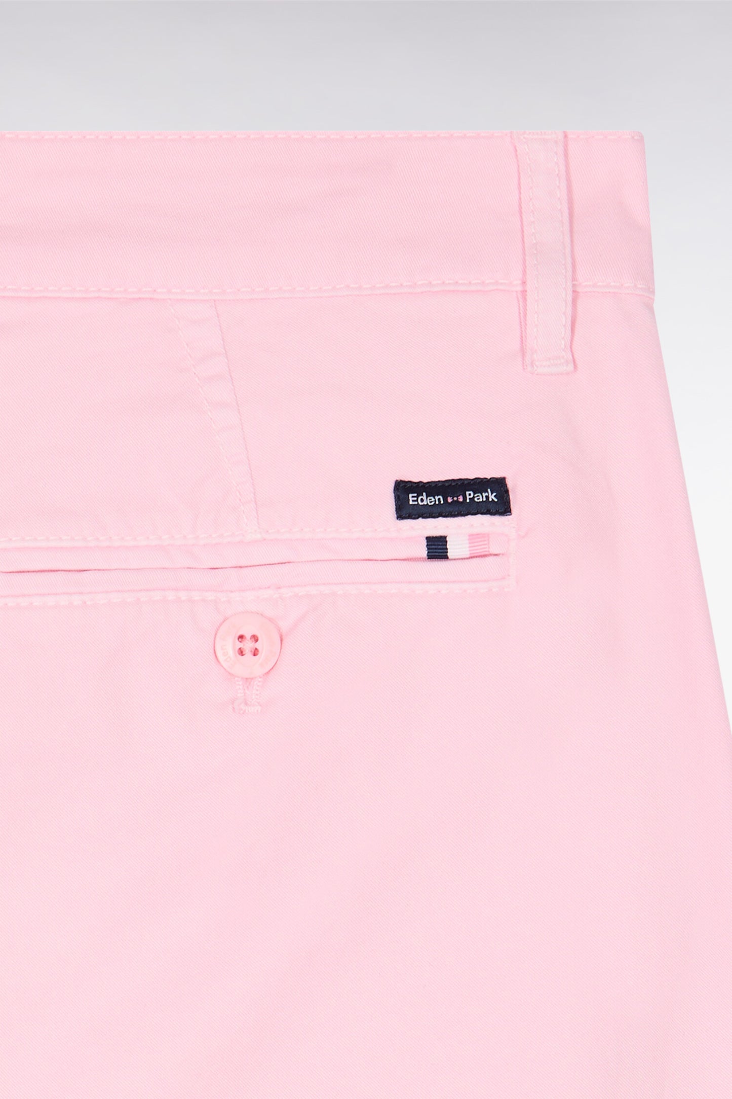 Pantalon chino regular en coton stretch rose