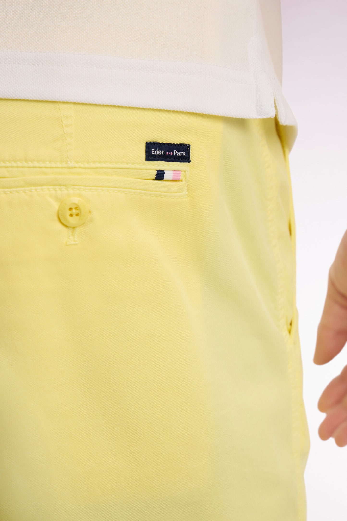 Bermuda chino en gabardine stretch jaune