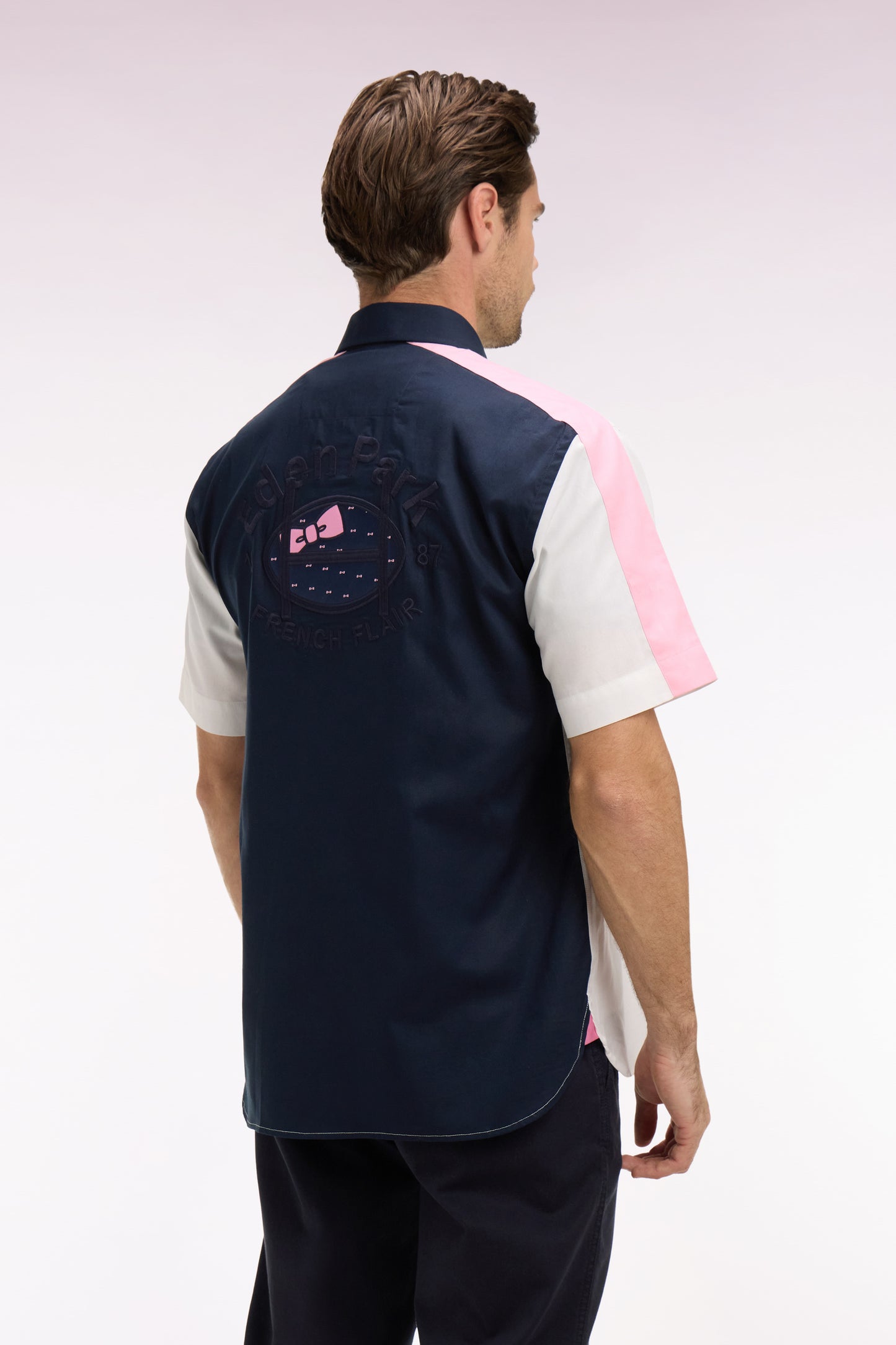Short-sleeved white and navy cotton shirt with back embroidery