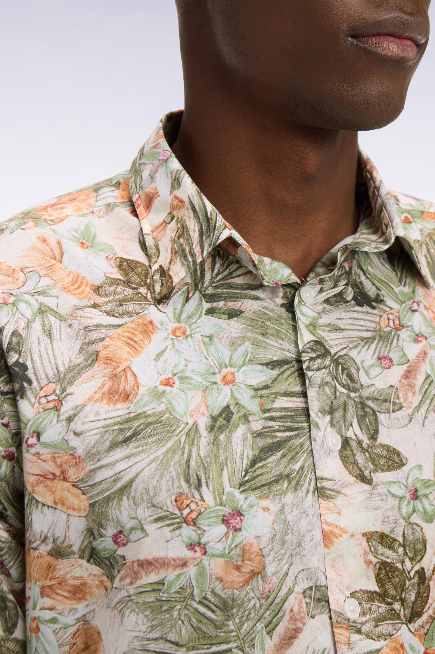 Regular fit beige cotton poplin shirt with plant print