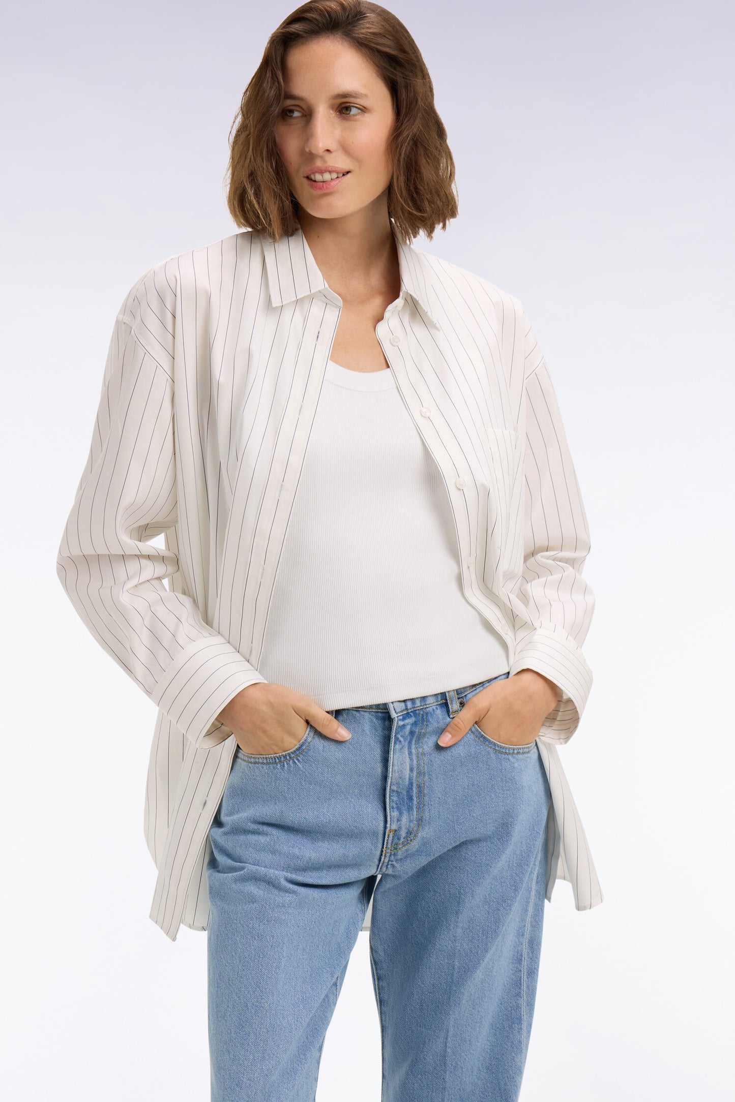 Chemise à fines rayures en popeline de coton blanche coupe oversized