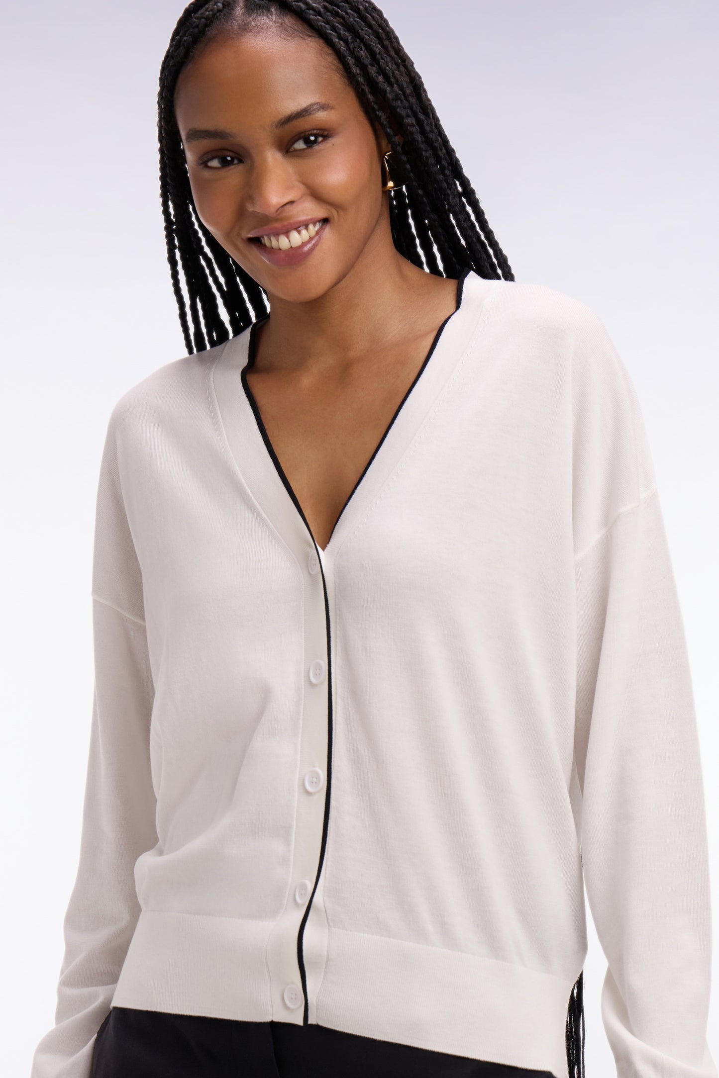 White V-neck buttoned cardigan