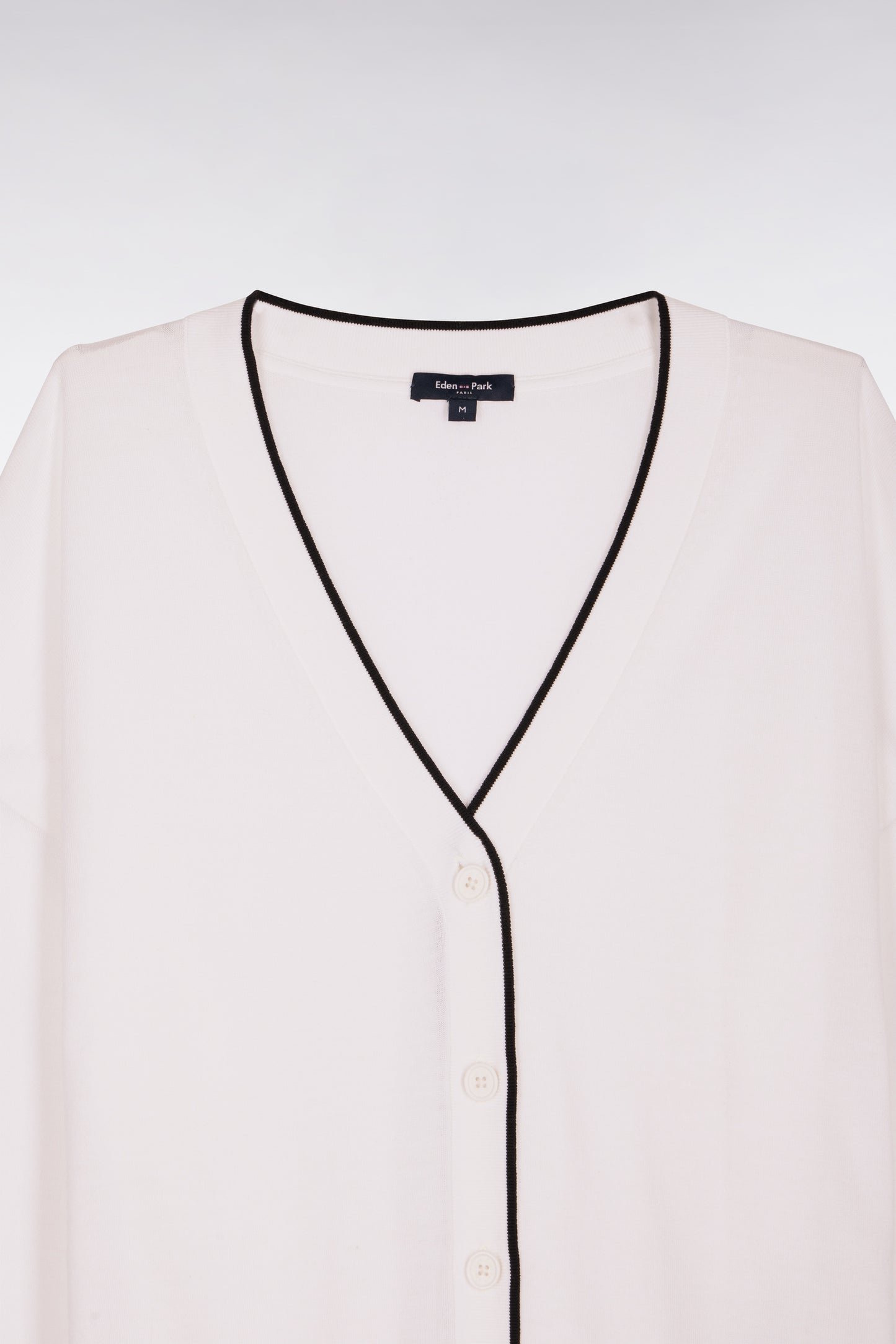 White V-neck buttoned cardigan