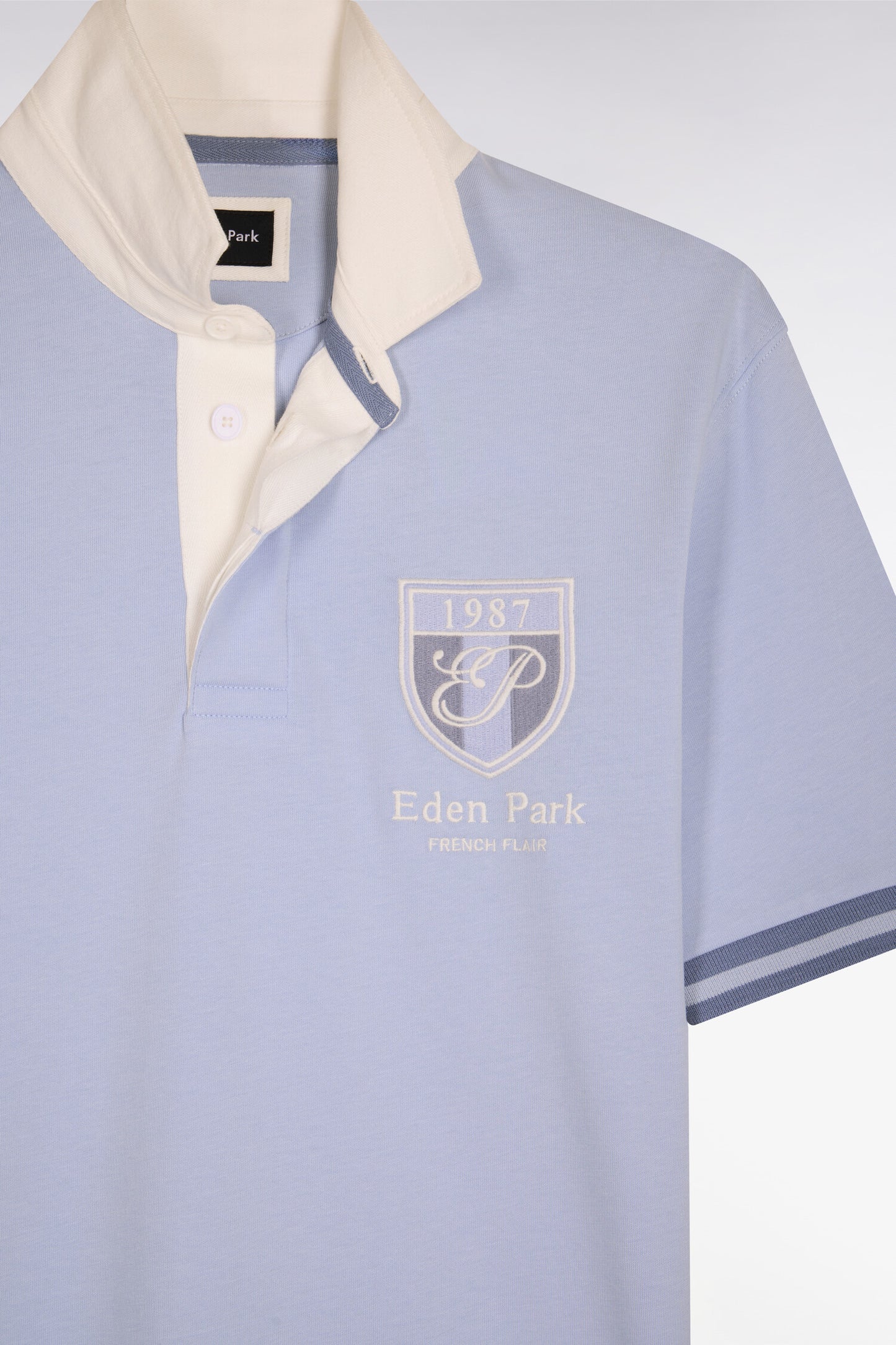 Short-sleeved jersey in sky cotton jersey with embroidered crest, regular fit