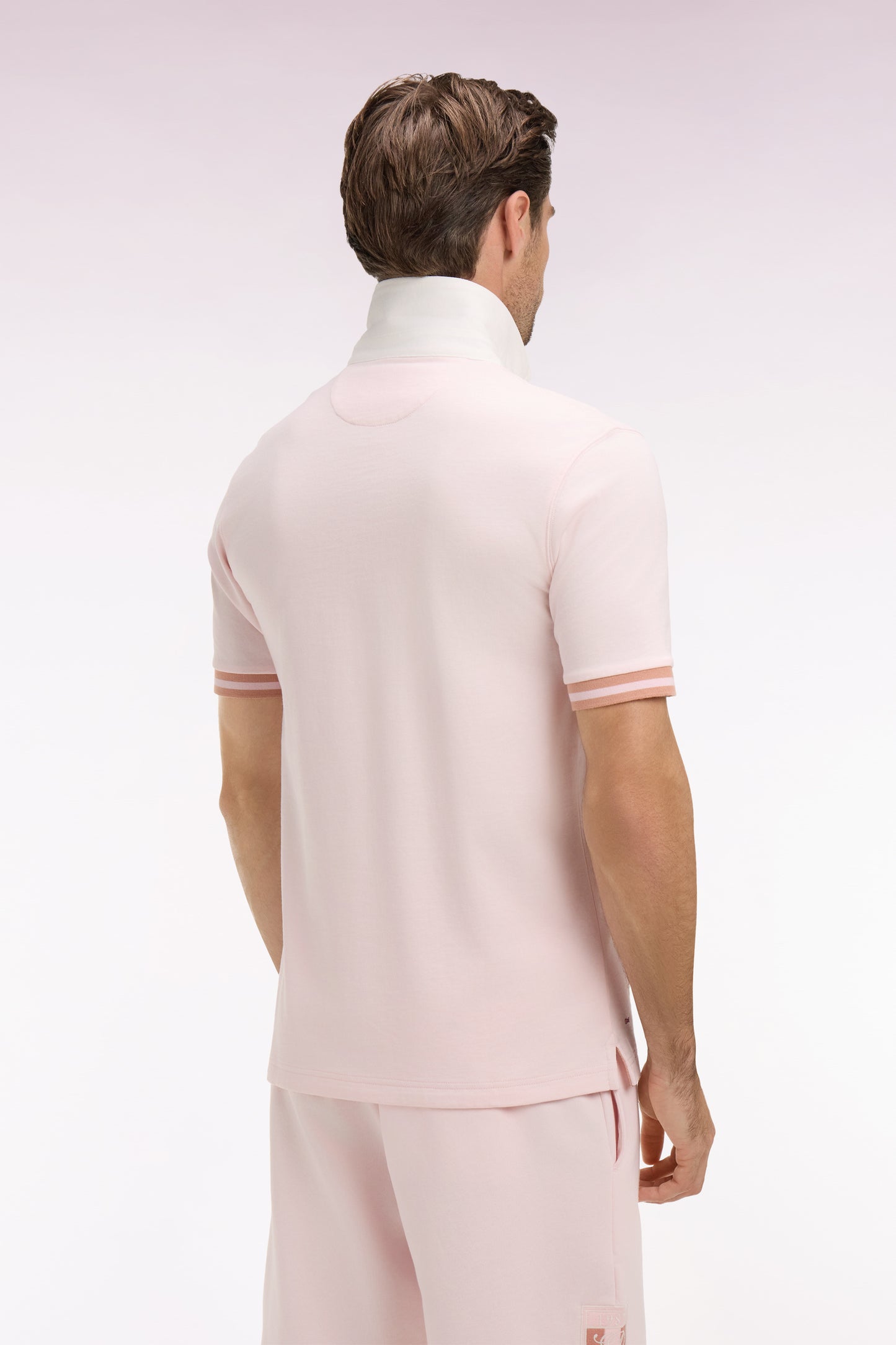 Regular fit short-sleeved jersey in pink cotton jersey with embroidered crest