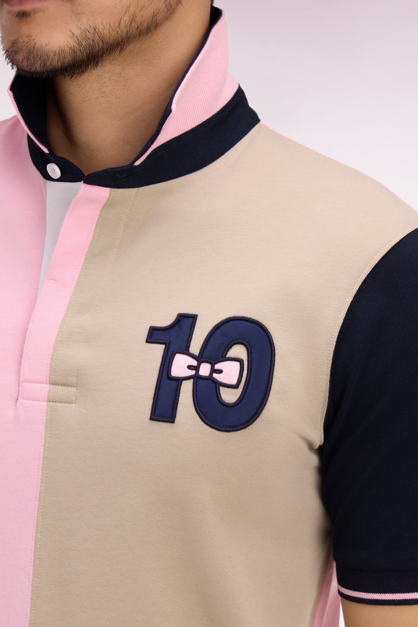 Maillot à manches courtes en coton bicolore rose et beige broderie 10 coupe Regular