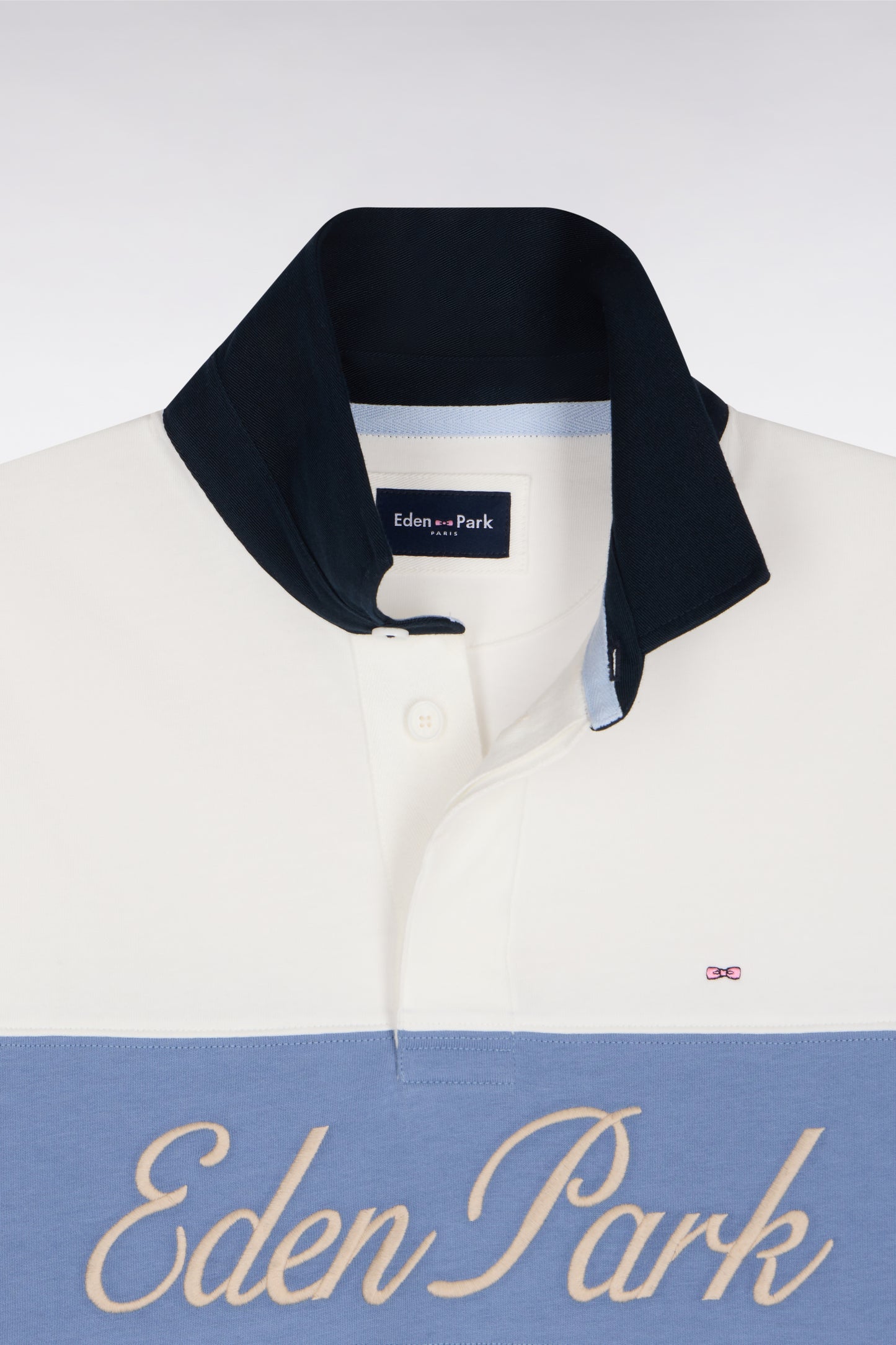 Regular fit ecru short-sleeved jersey with pastel cutouts and embroidery