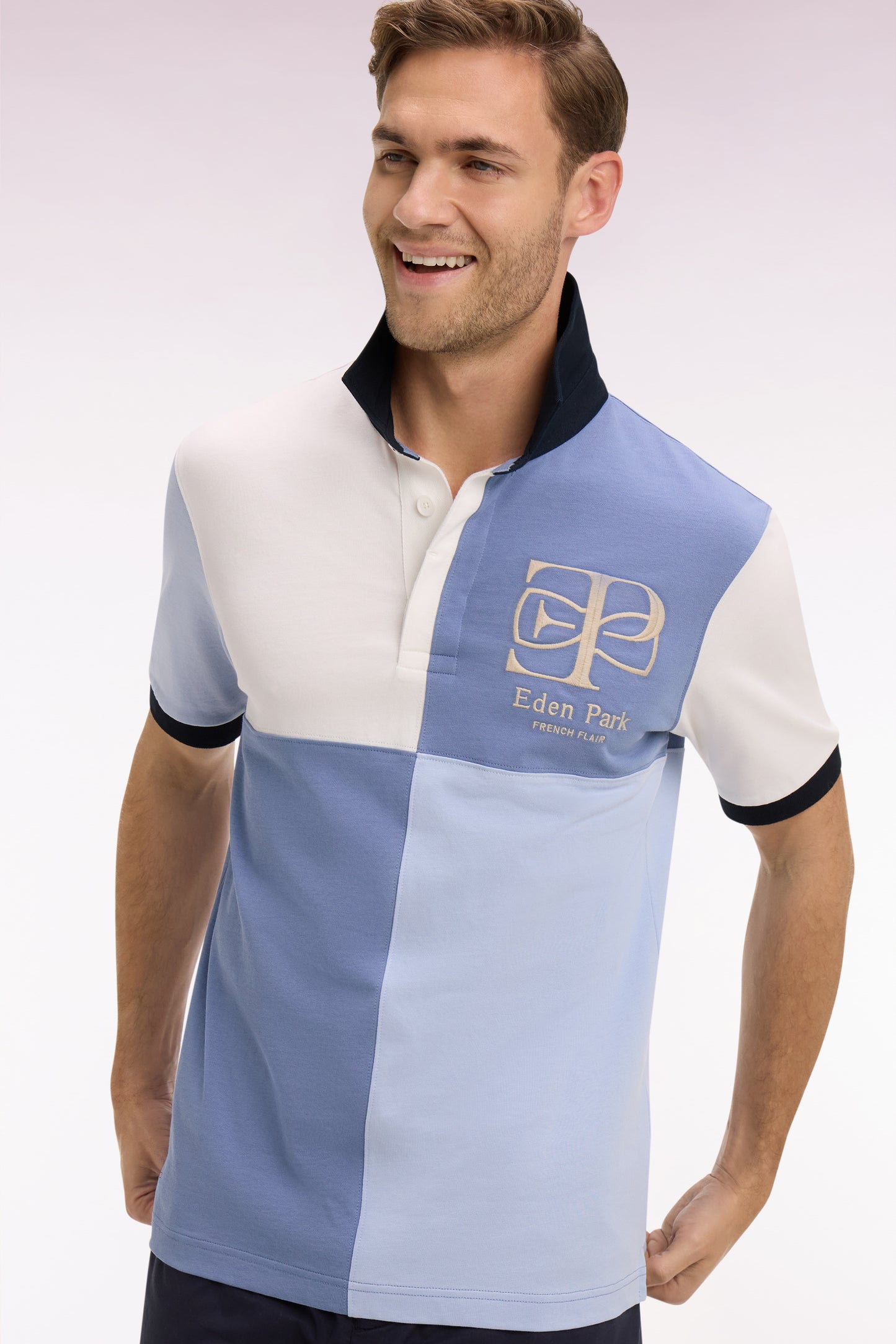 Maillot à manches courtes bleu découpes cadran et broderie coupe regular