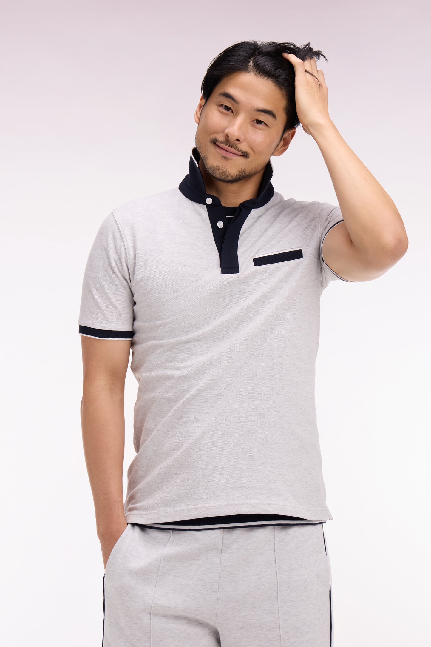 Polo manches courtes en piqué coton stretch gris clair coupe slim