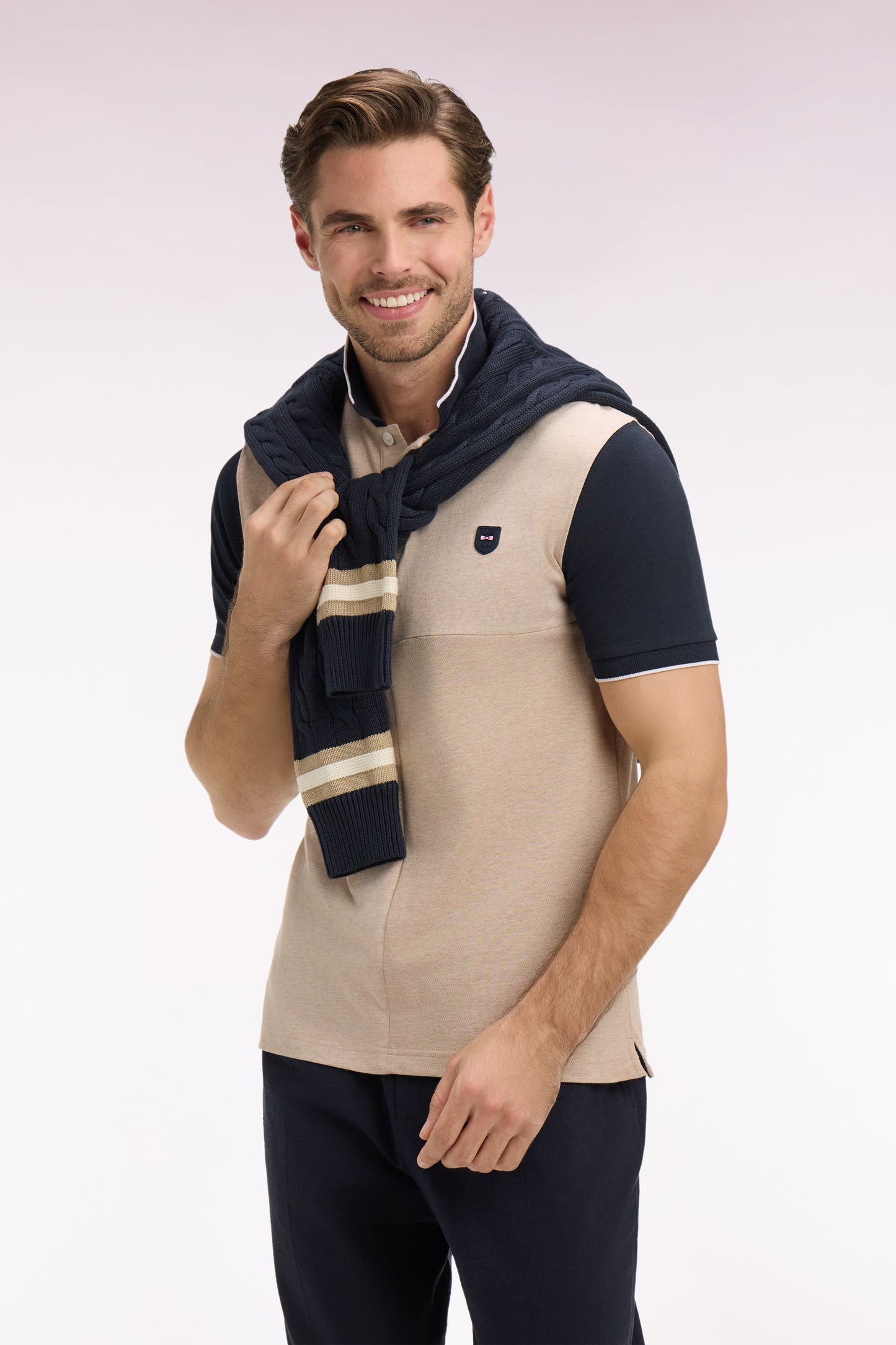 Polo manches courtes bicolore en coton beige à découpes coupe regular