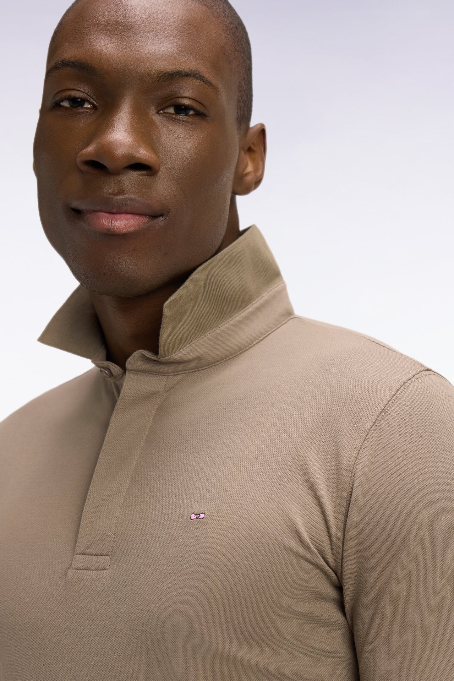 Polo à manches courtes en coton marron coupe slim