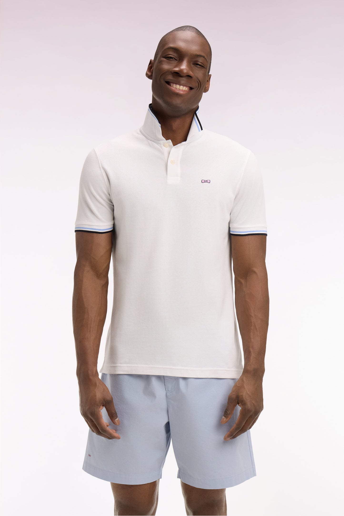 Polo manches courtes en coton blanc détails rayés coupe regular