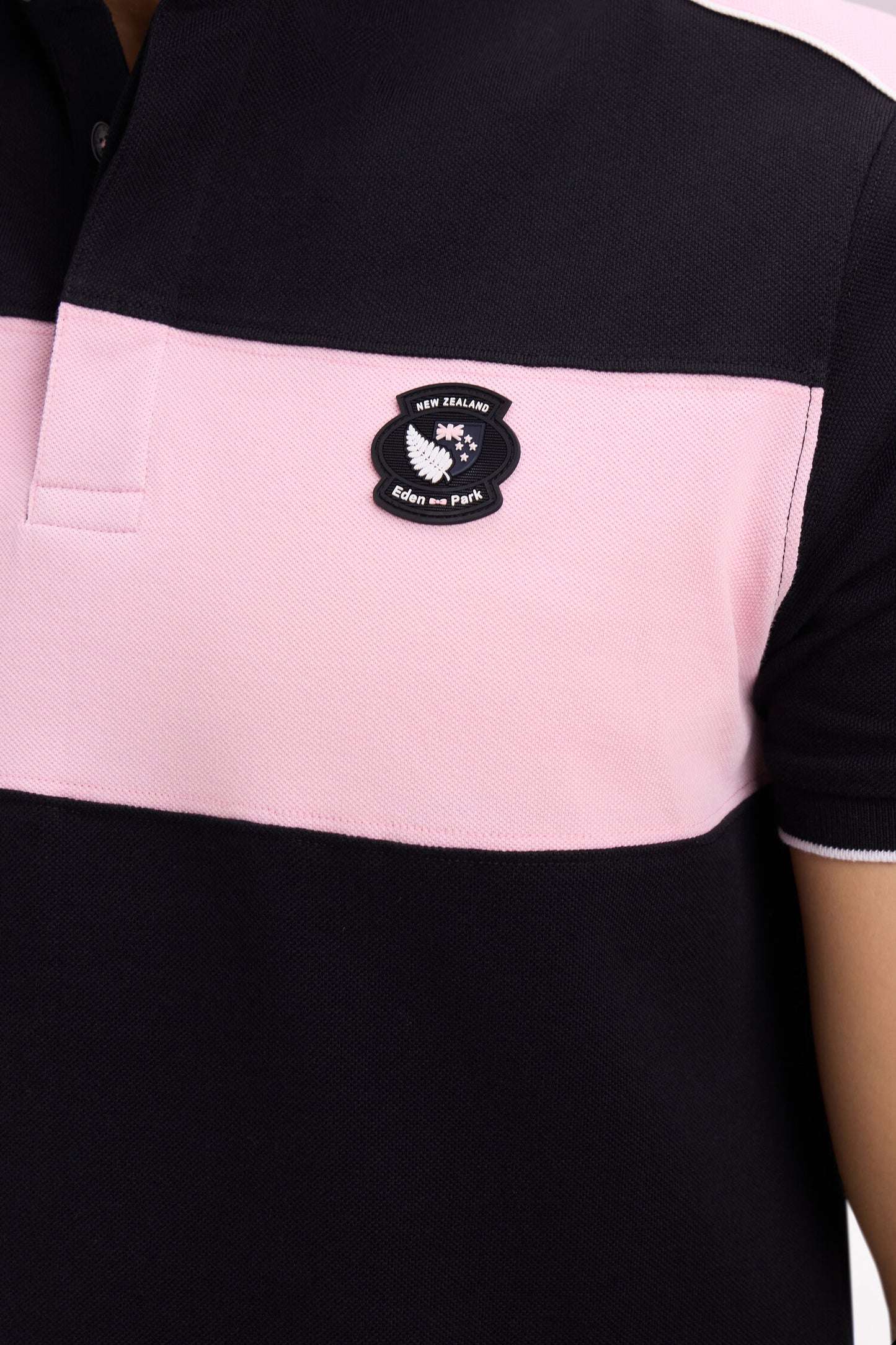 Polo à manches courtes en coton noir et rose New Zealand coupe regular
