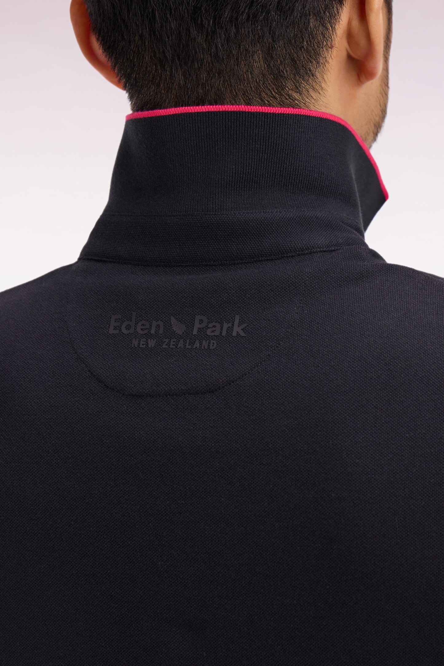 Polo à manches courtes en coton noir New Zealand