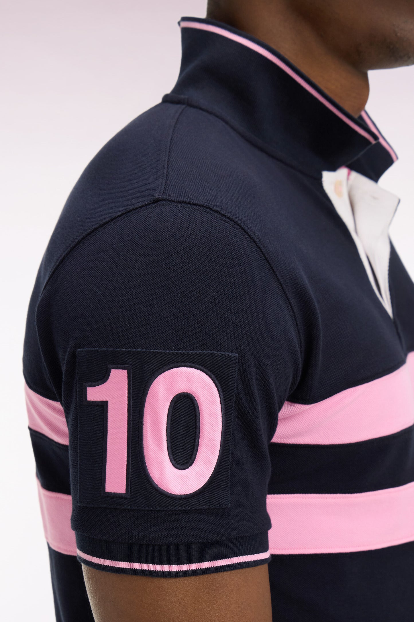 Polo à manches courtes en piqué coton marine à rayures coupé cousu