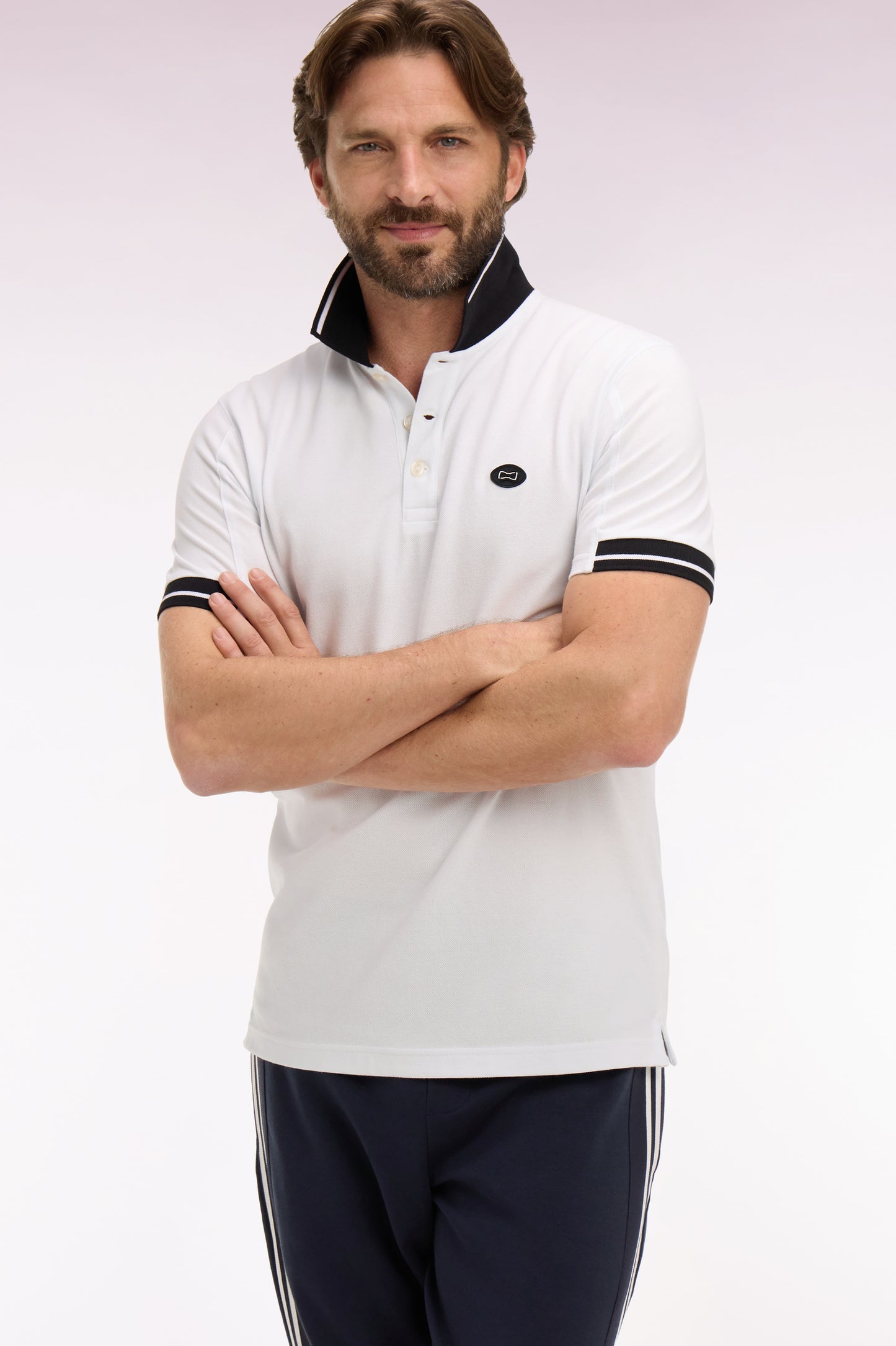 Short-sleeved polo shirt in white cotton pique with navy details