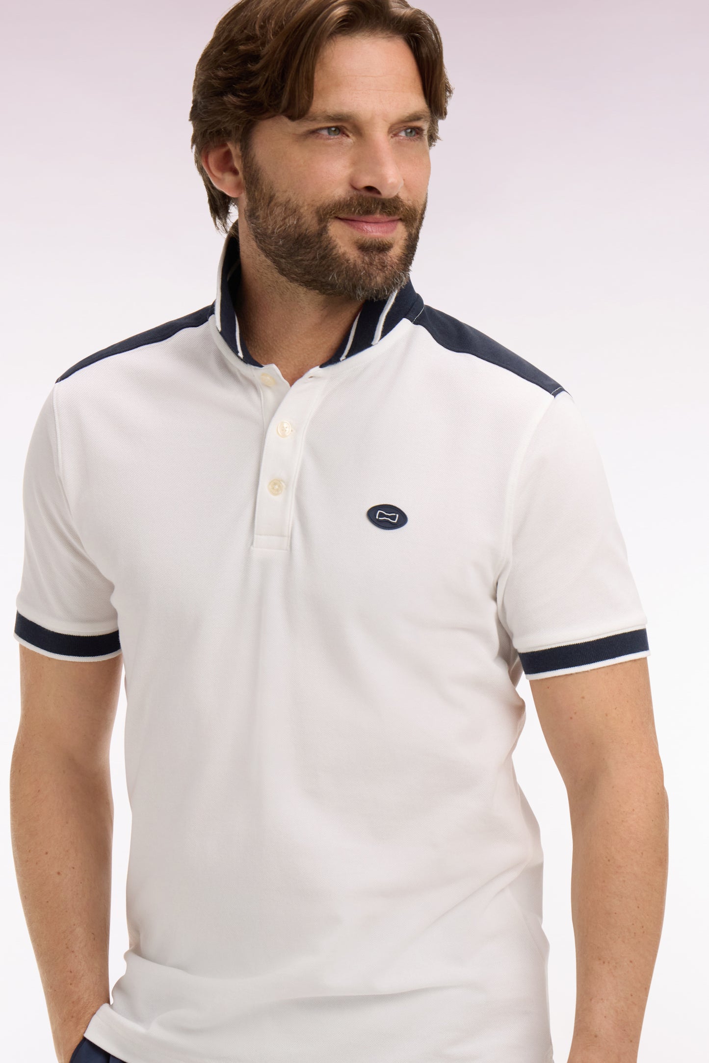 Short-sleeved polo shirt in ecru cotton pique with navy cutouts