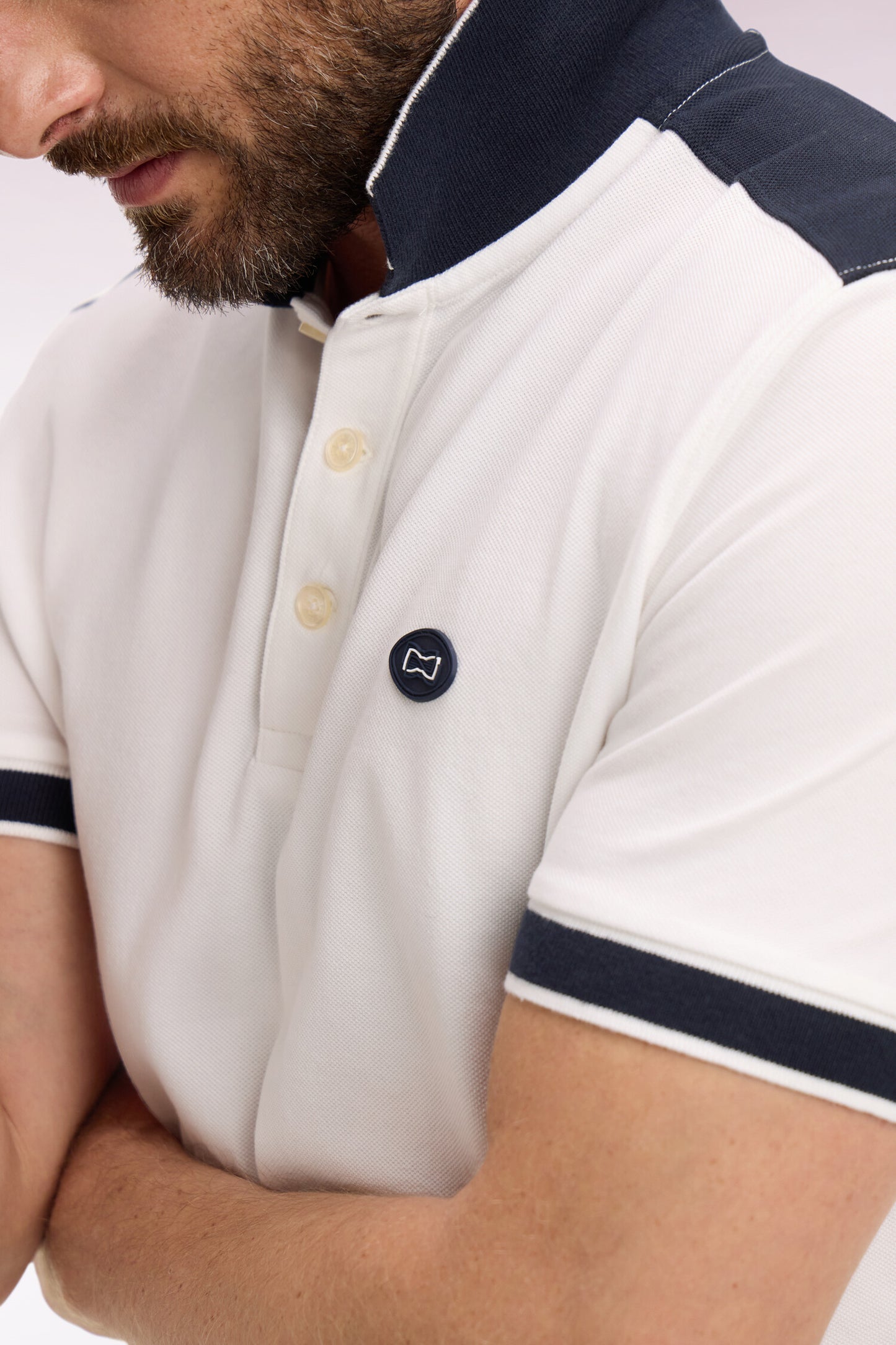 Short-sleeved polo shirt in ecru cotton pique with navy cutouts