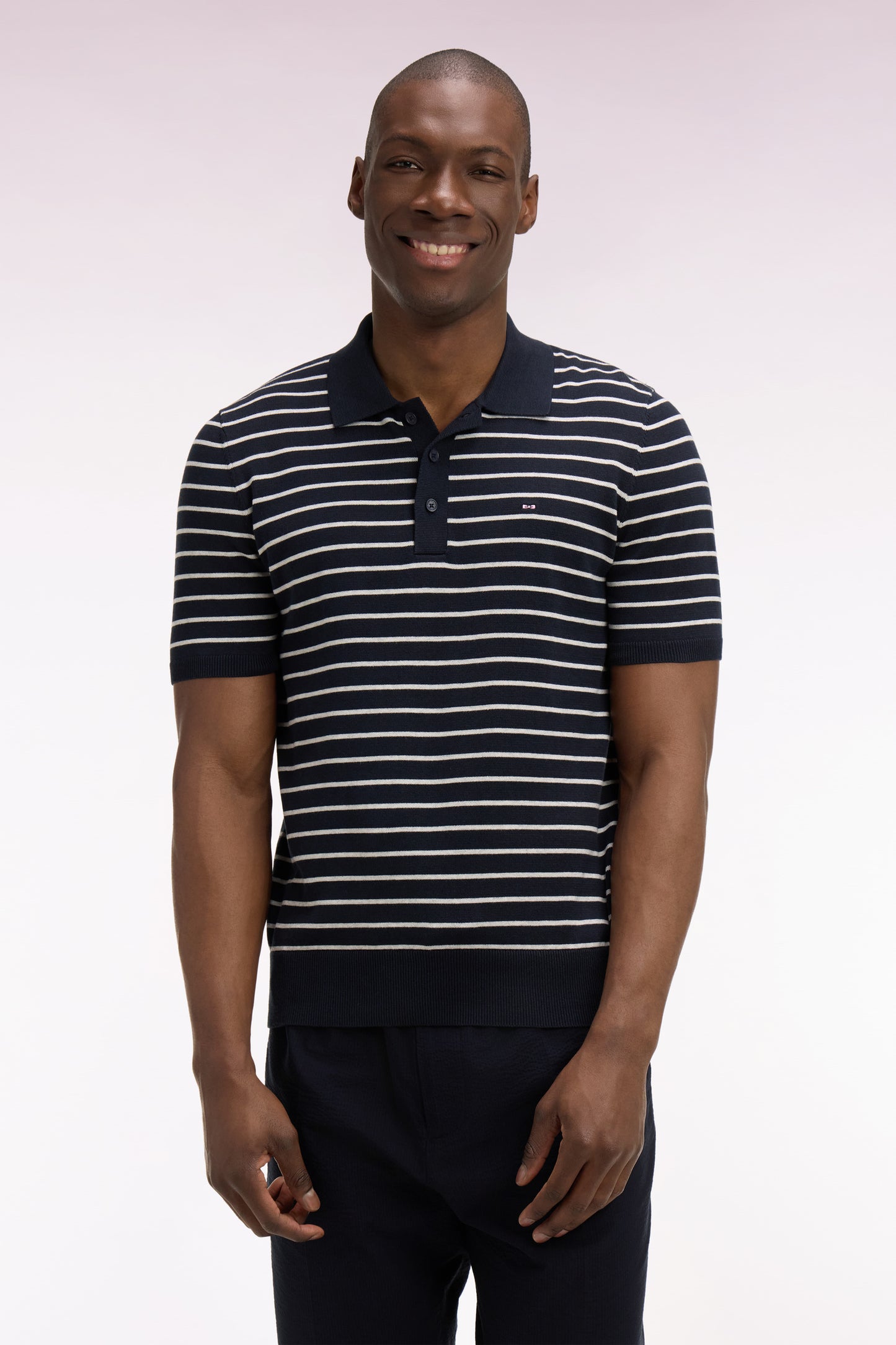 Pull manches courtes à col polo en coton gris rayé