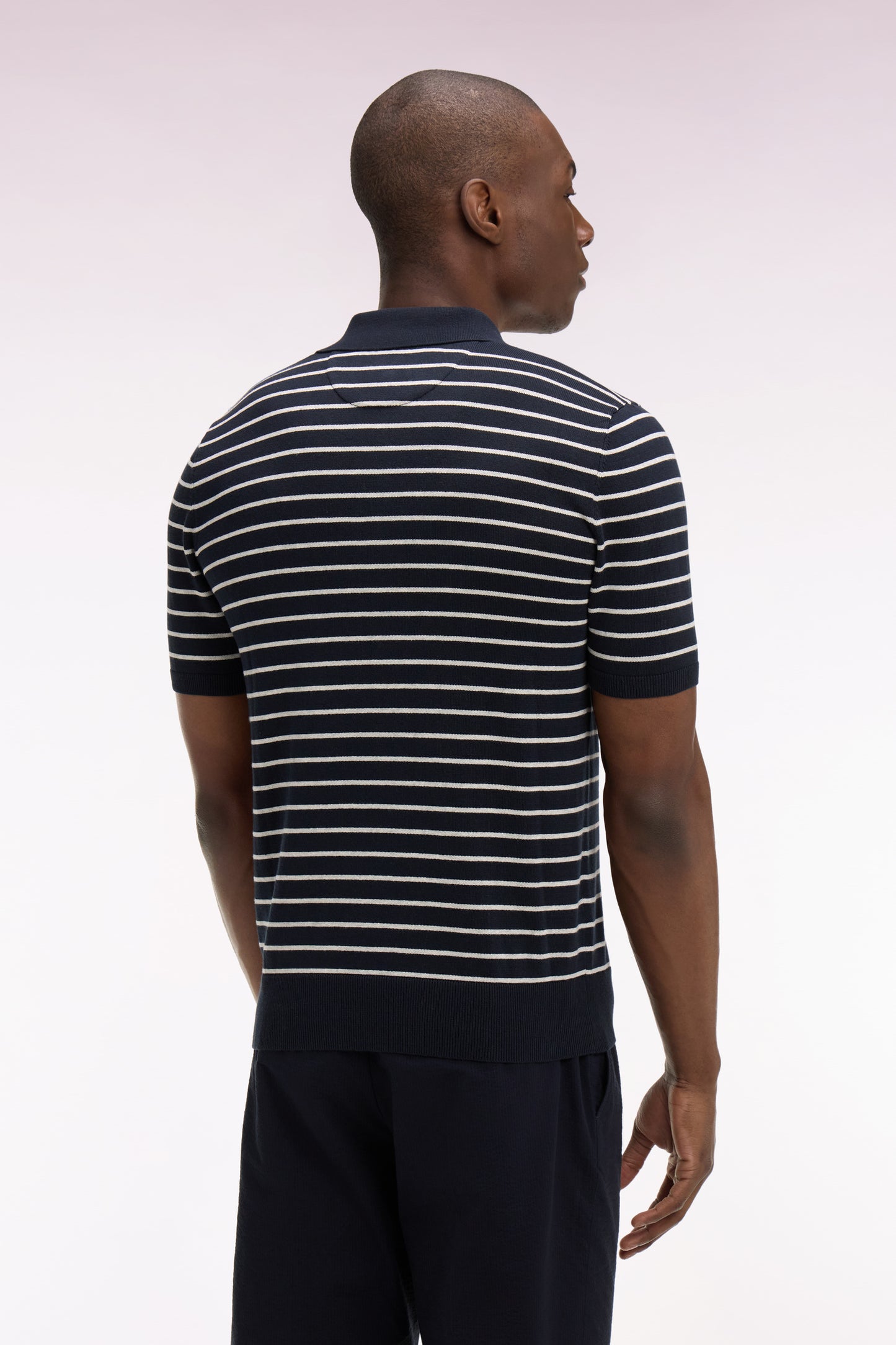 Pull manches courtes à col polo en coton gris rayé