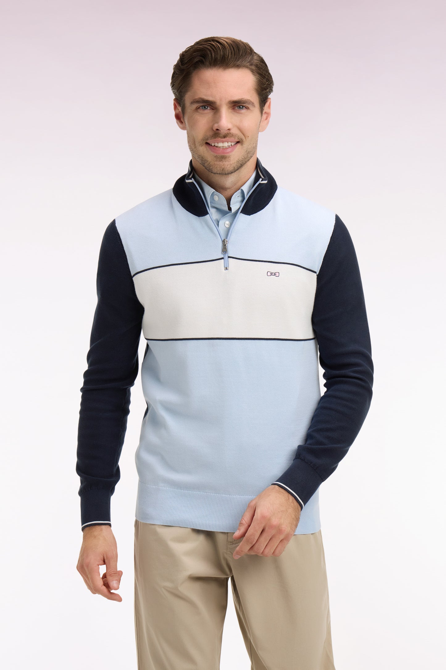 Pull à col maillot en coton ciel brodé