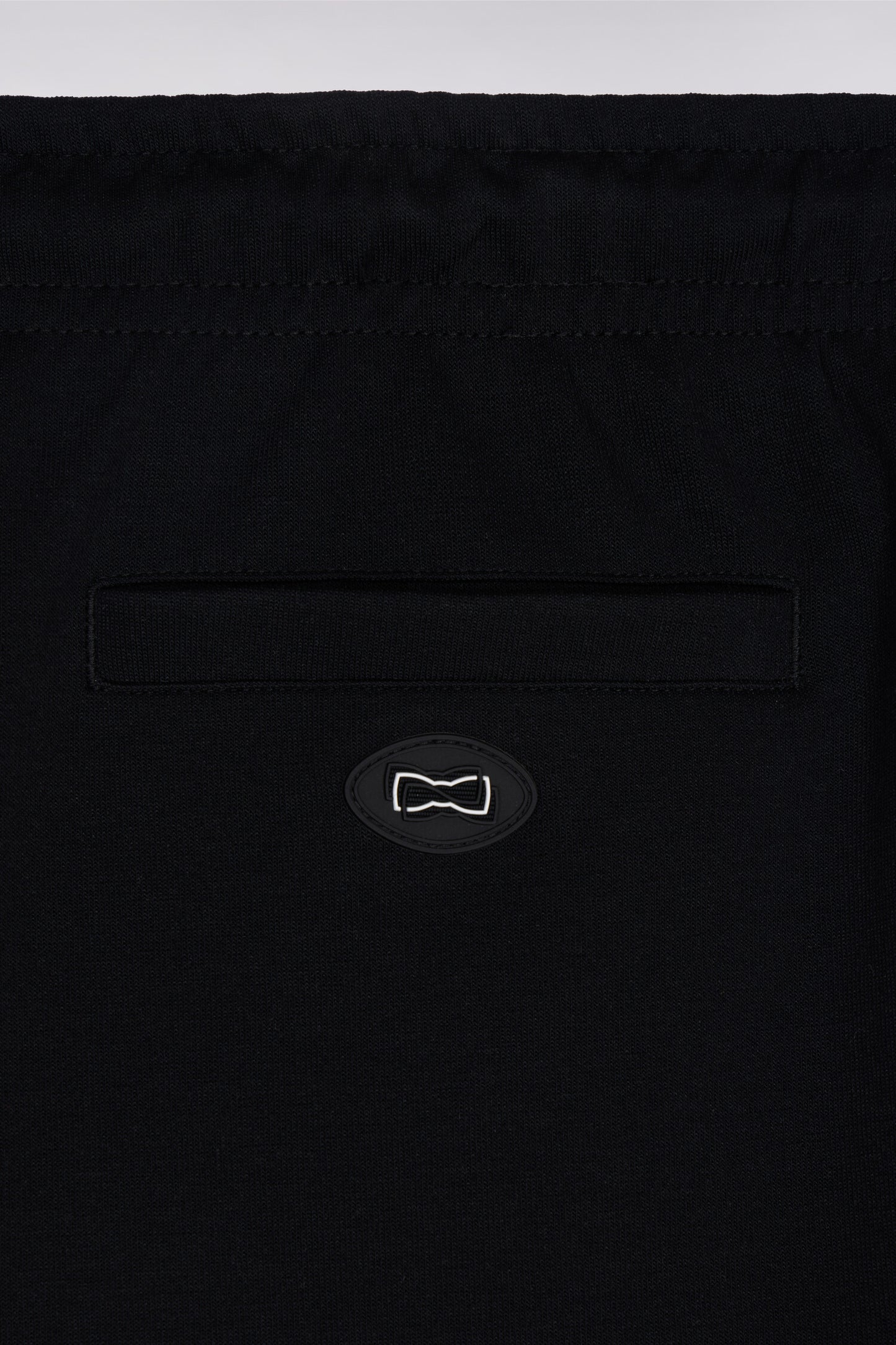 Short en molleton noir passepoils blancs