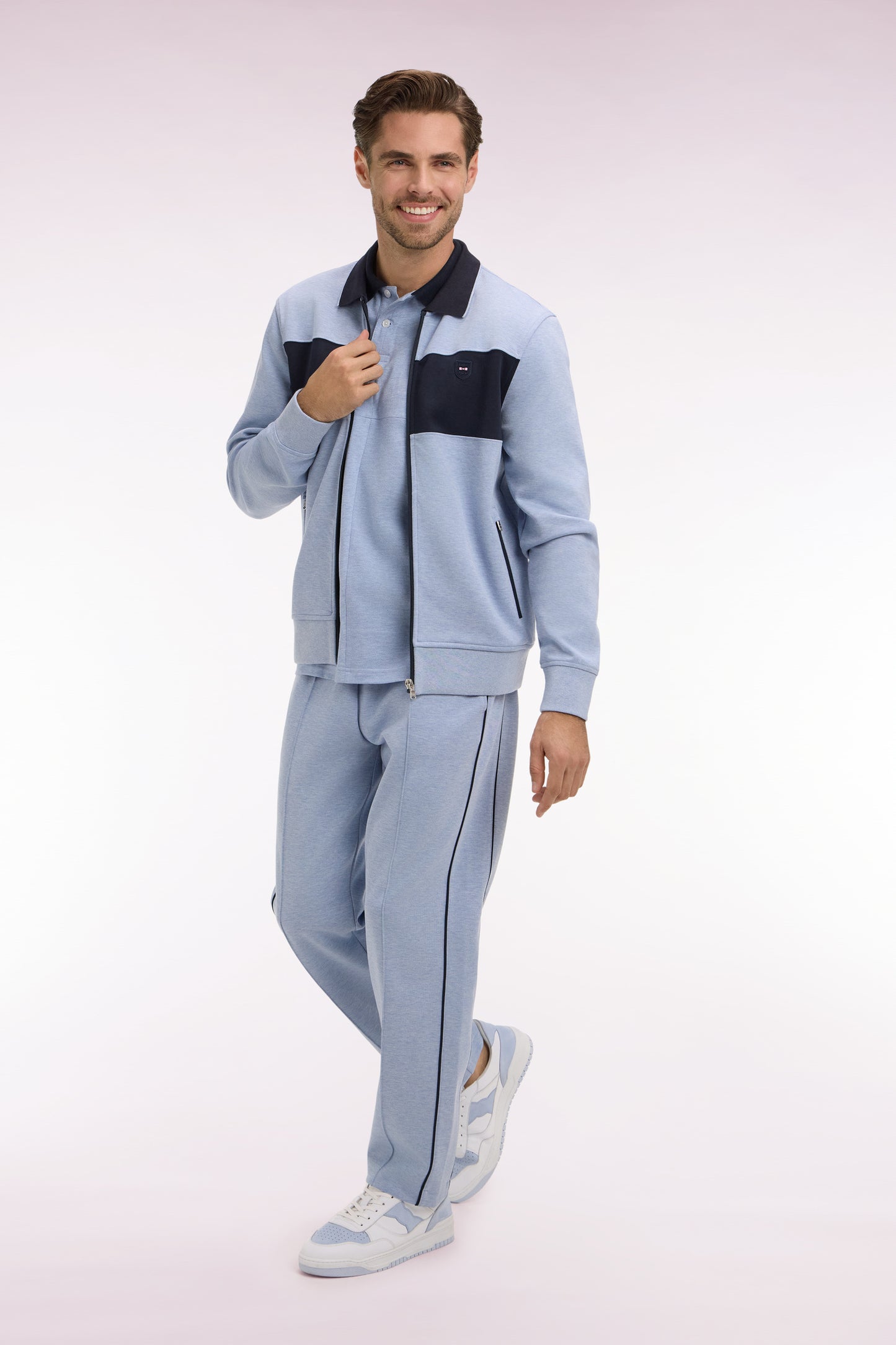 Sweatshirt zippé col polo en molleton bleu ciel